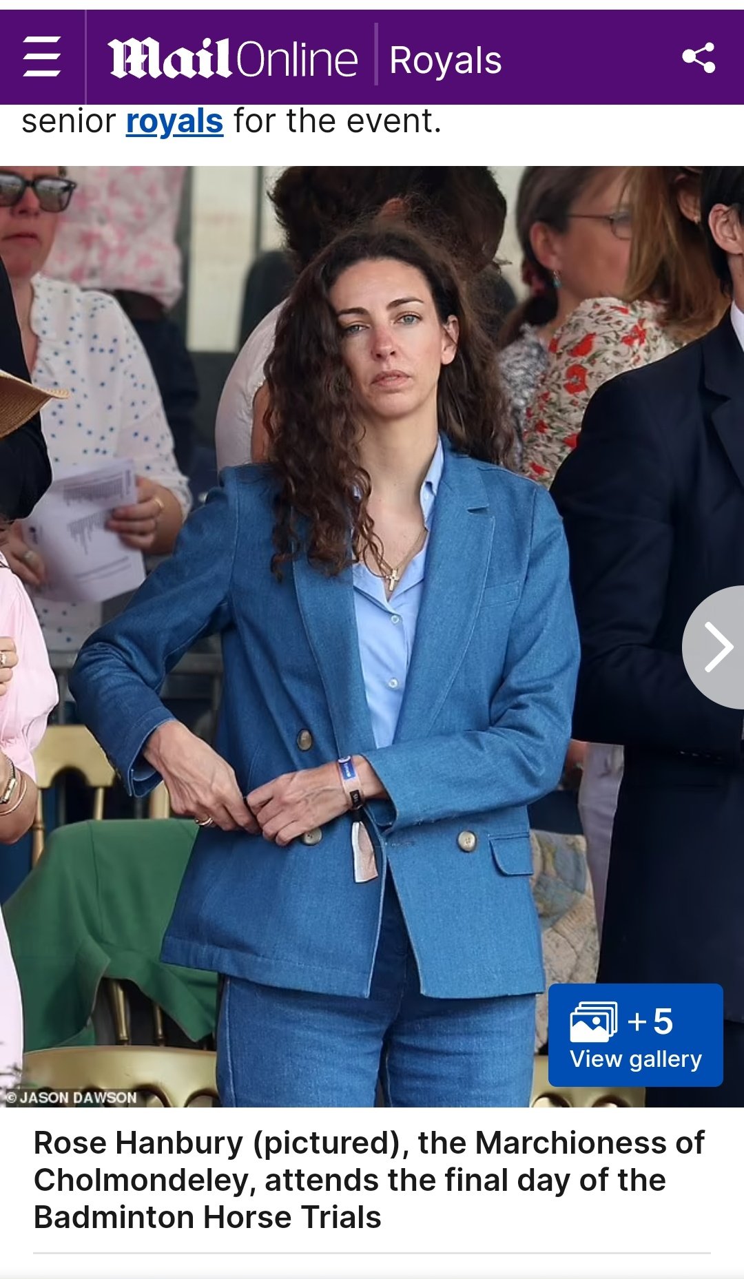 蘿絲出席一年一度的「Badminton Horse Trials」馬術大賽。（翻攝《Daily Mail》）