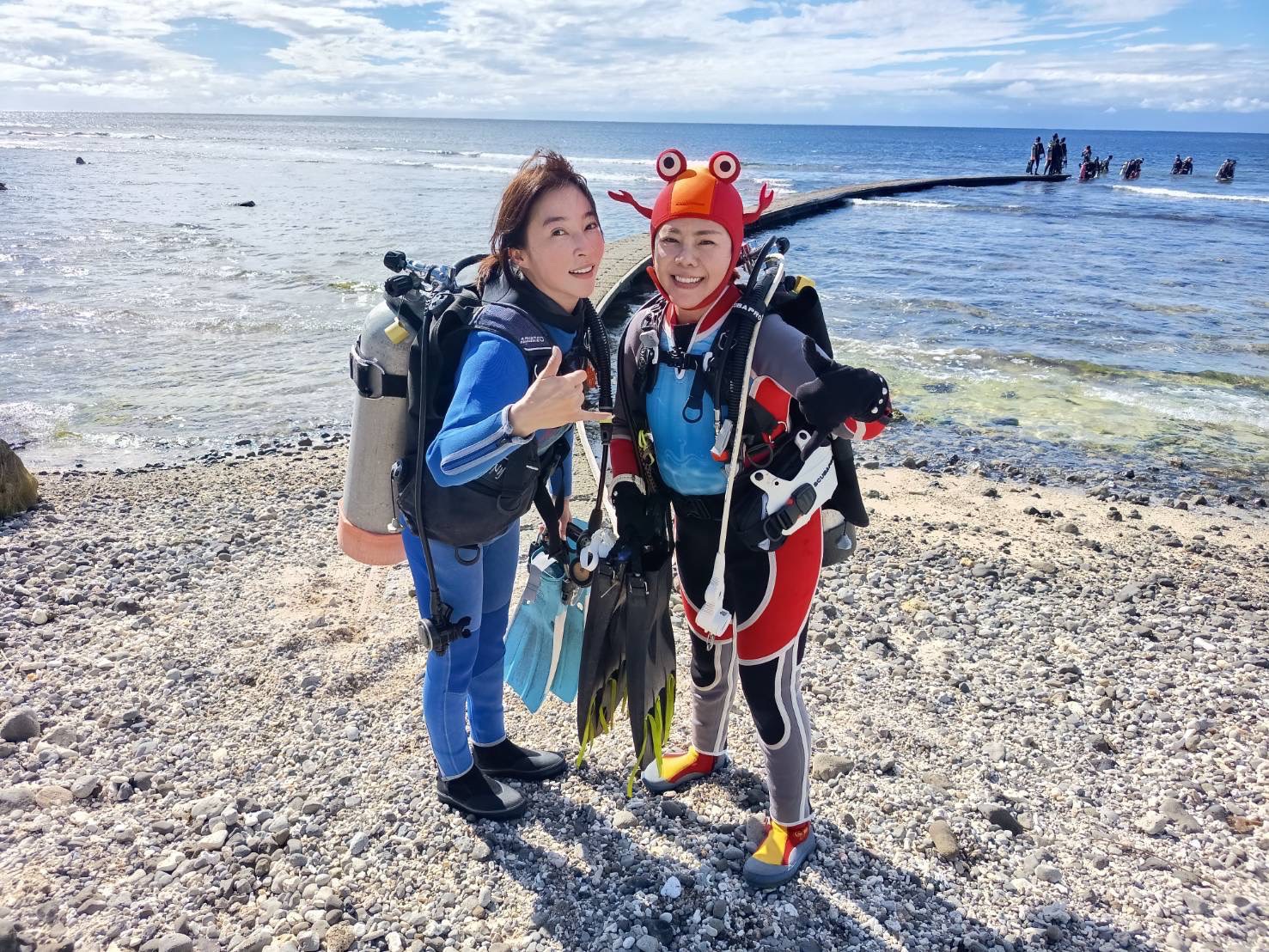 錦雯成綠島代言人，和張家瑋先練習潛水！（民視提供）