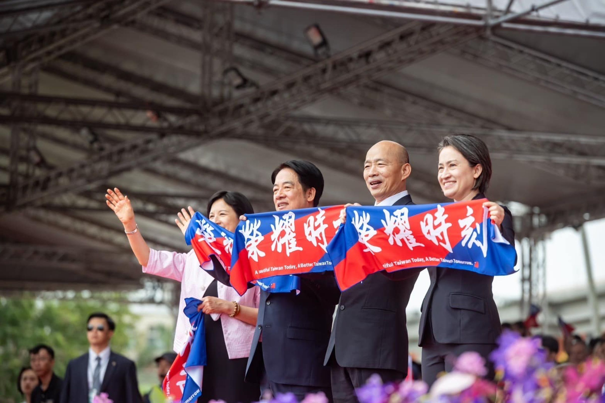 韓國瑜分享與賴清德、蕭美琴、第一夫人吳玫如合照。(翻攝韓國瑜臉書)