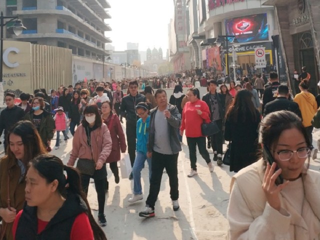 人民幣不香了！中國消費力低迷，歐美名牌「很受傷」下調銷售預測。（翻自微博）