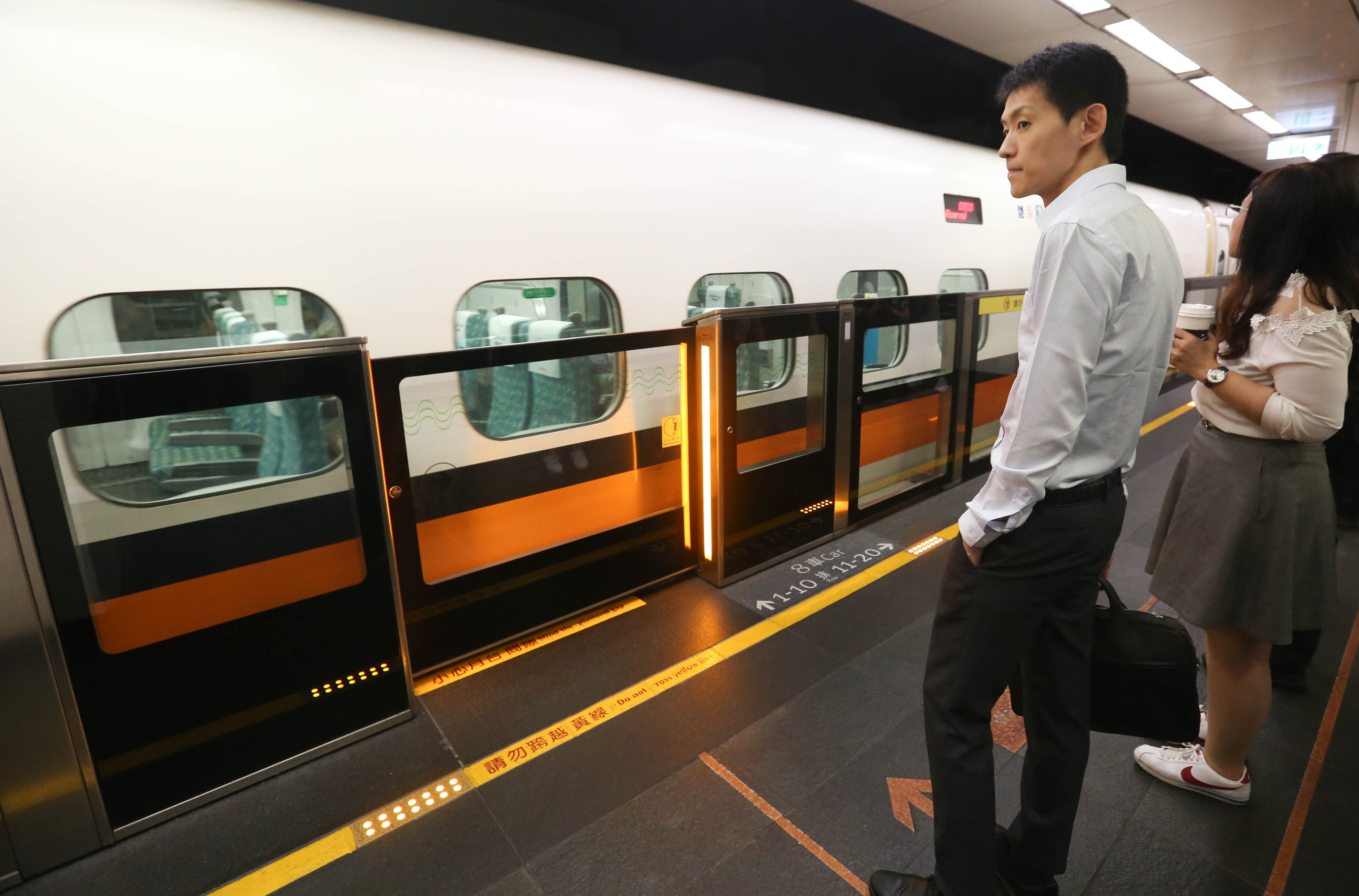 今發生列車過站沒開門就跑的人為疏失，高鐵賠償方案出爐了。（示意圖，本刊資料照）