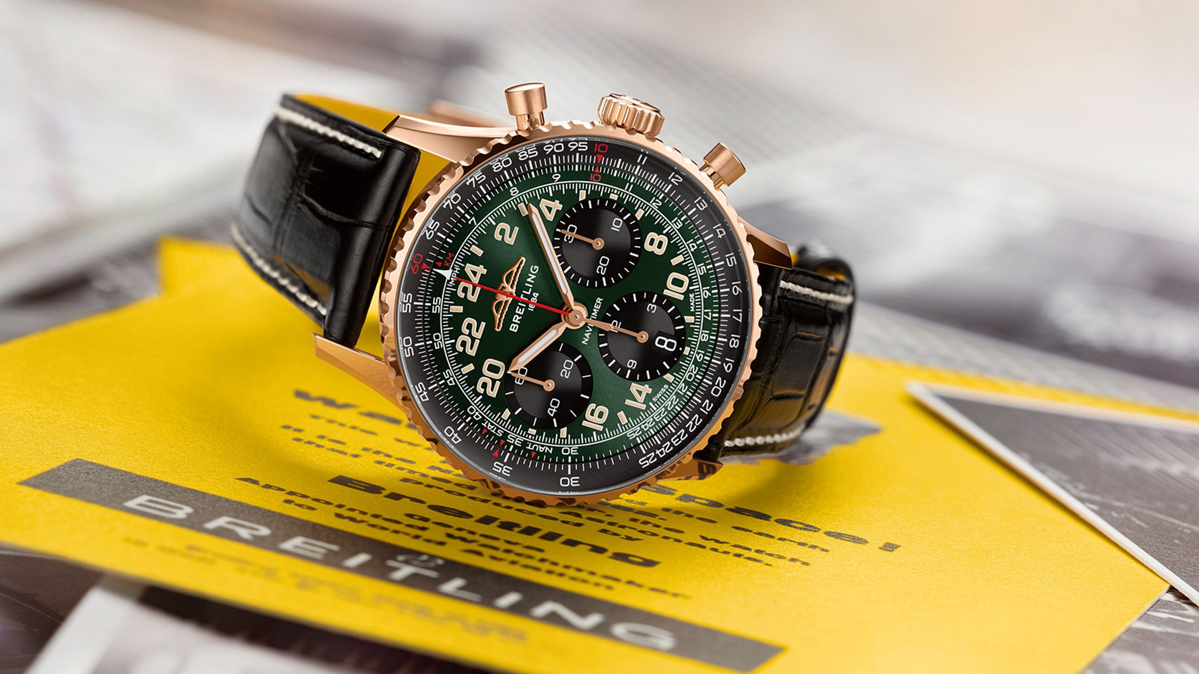 Navitimer B12 Chronograph 41 Cosmonaute|錶徑41mm/18K紅金材質/時、分、小秒、日期指示;計時碼錶功能/防水30米/定價NT$711,000(限量250只)