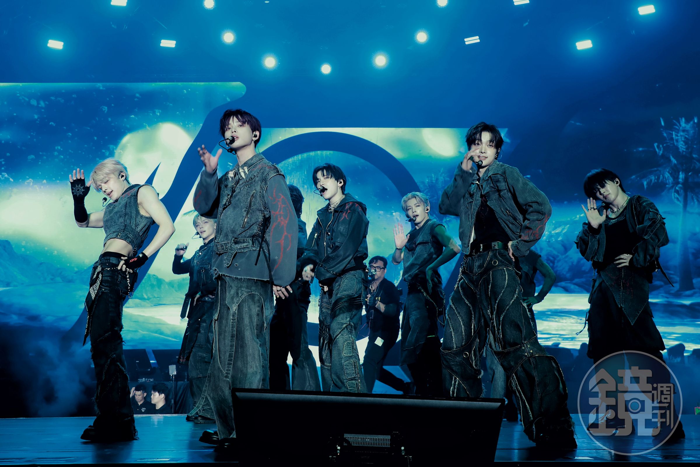 &TEAM演唱會帶來25首歌曲,粉絲尖叫不間斷。(讀者提供)