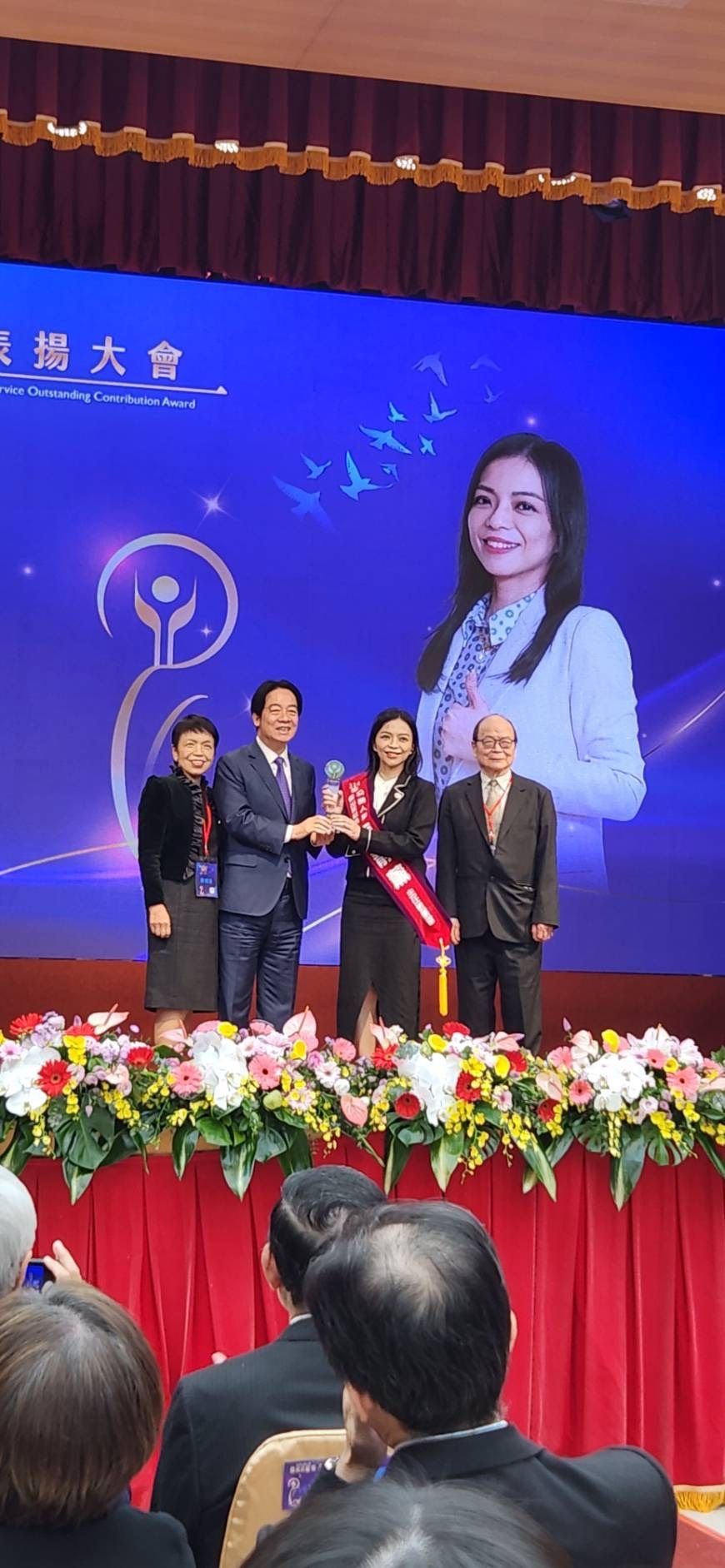 北檢主任檢察官張靜薰獲公務員傑出貢獻獎，由總統賴清德授獎表揚。（北檢提供）