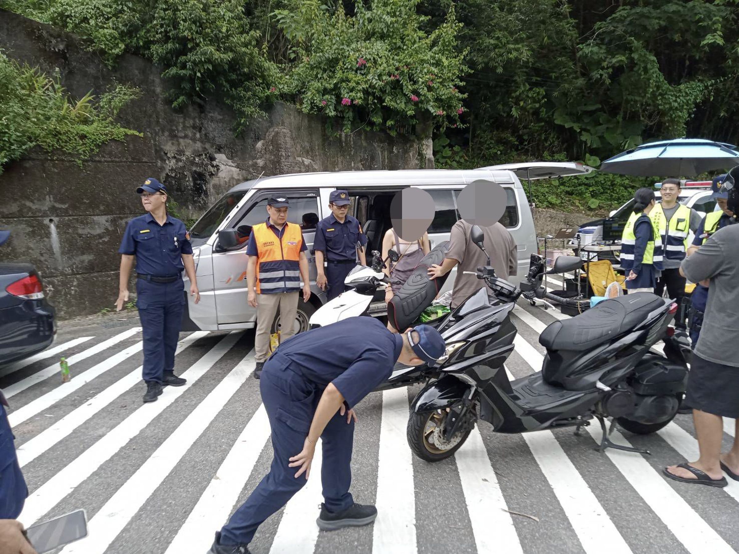 這波稽查重點在危險駕駛、改裝車與重大交通違規等行為。（警方提供）