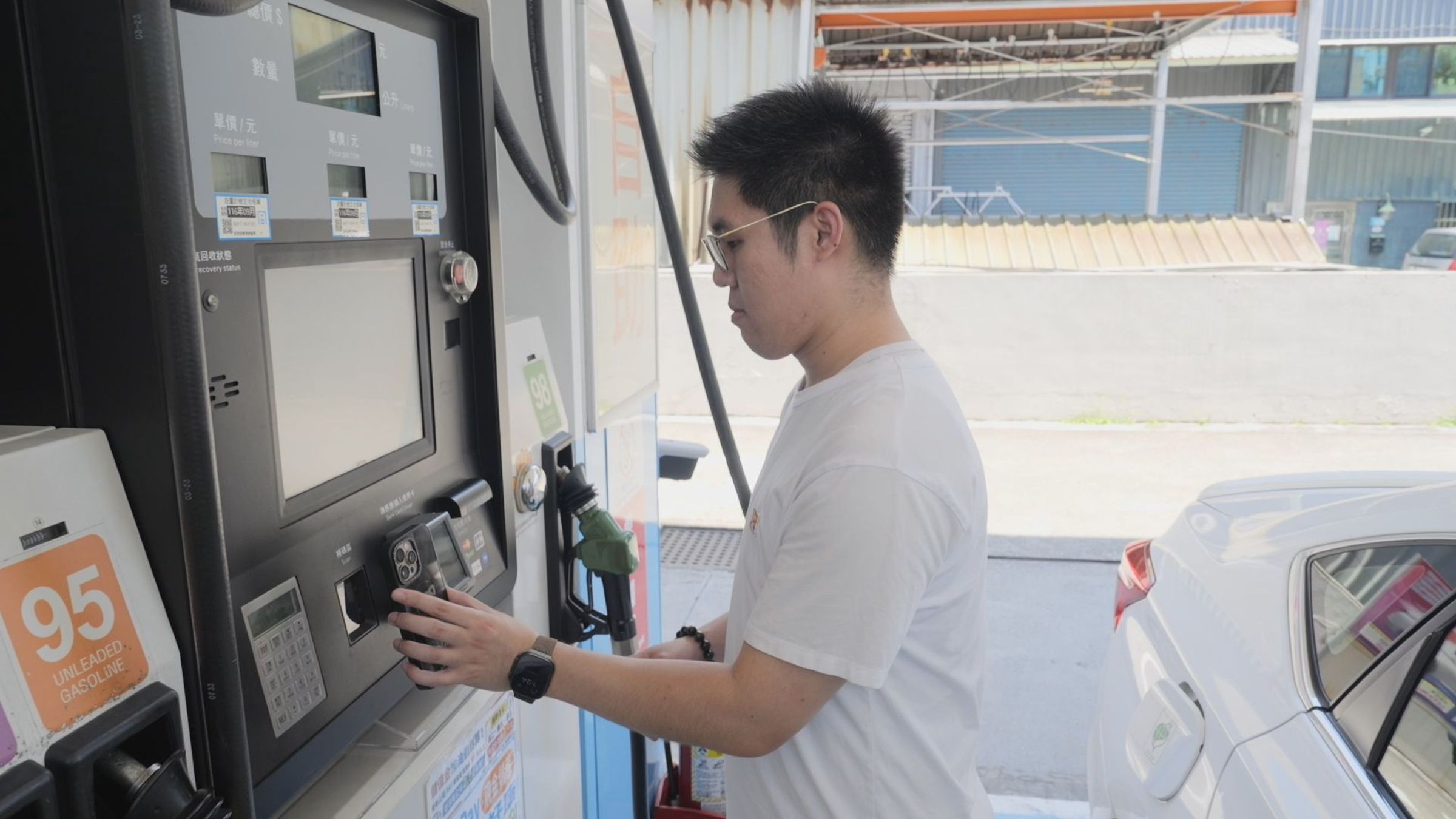 車主透過手機即可完成付款,為日常加油增添更便利的結帳選擇。
