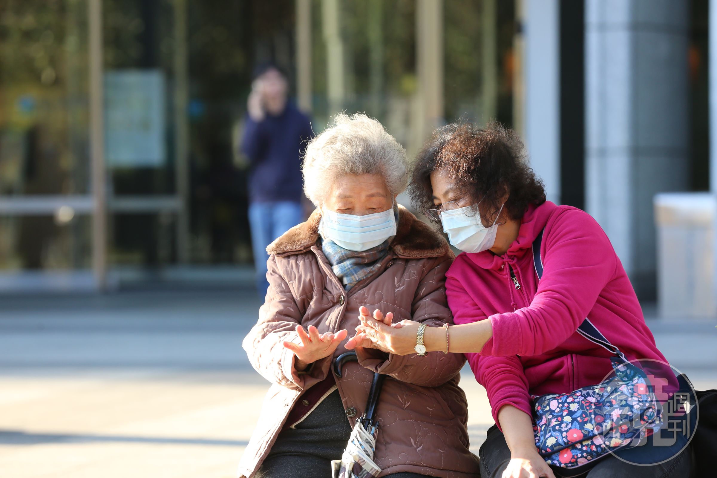 長輩可以在交流中給予晚輩足夠的發言機會。（示意圖，本刊資料照）
