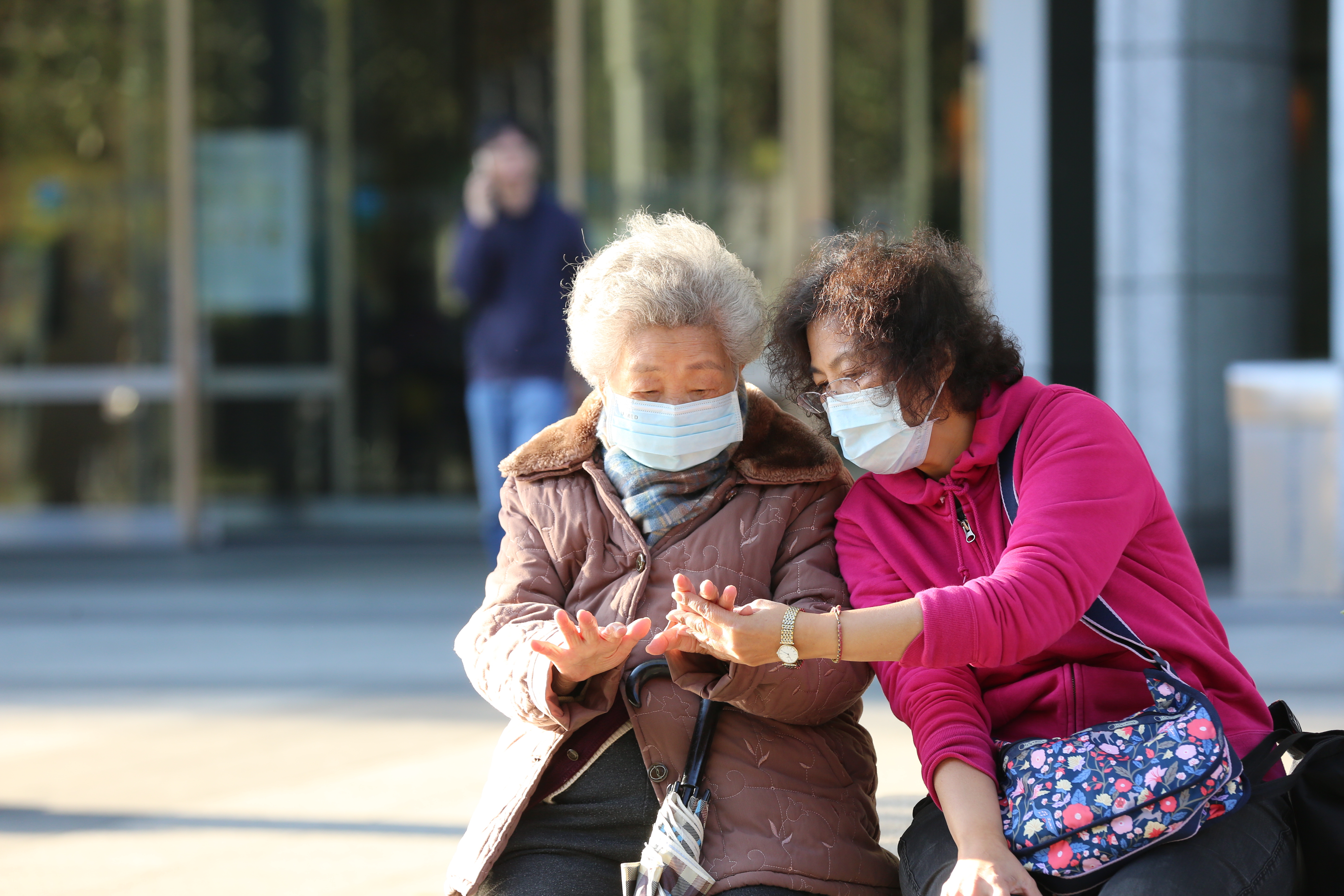長輩可以在交流中給予晚輩足夠的發言機會。（示意圖，本刊資料照）