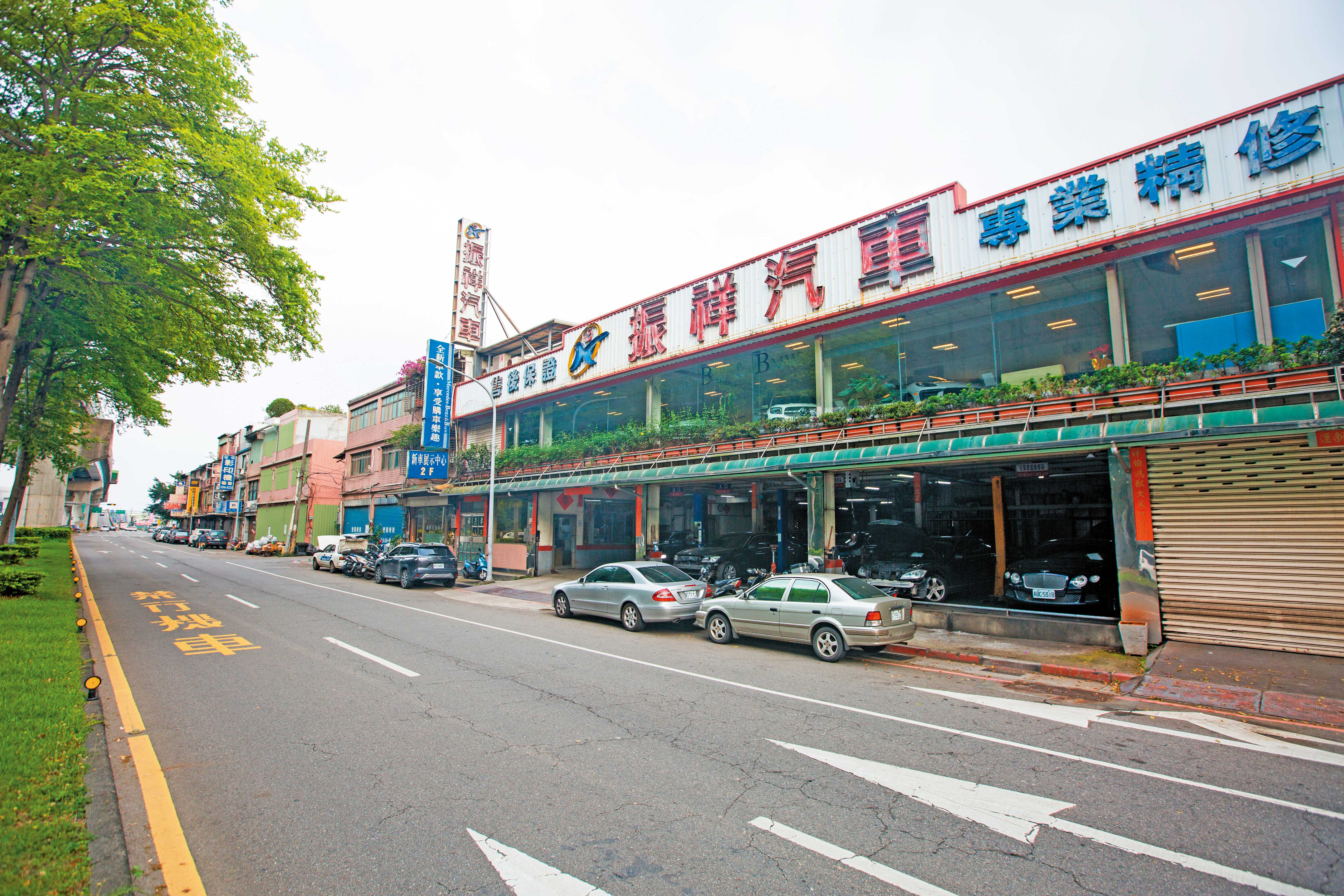 濱江街不少汽修廠都遭台北市政府計畫徵收，業者將被迫關廠，十分無奈。