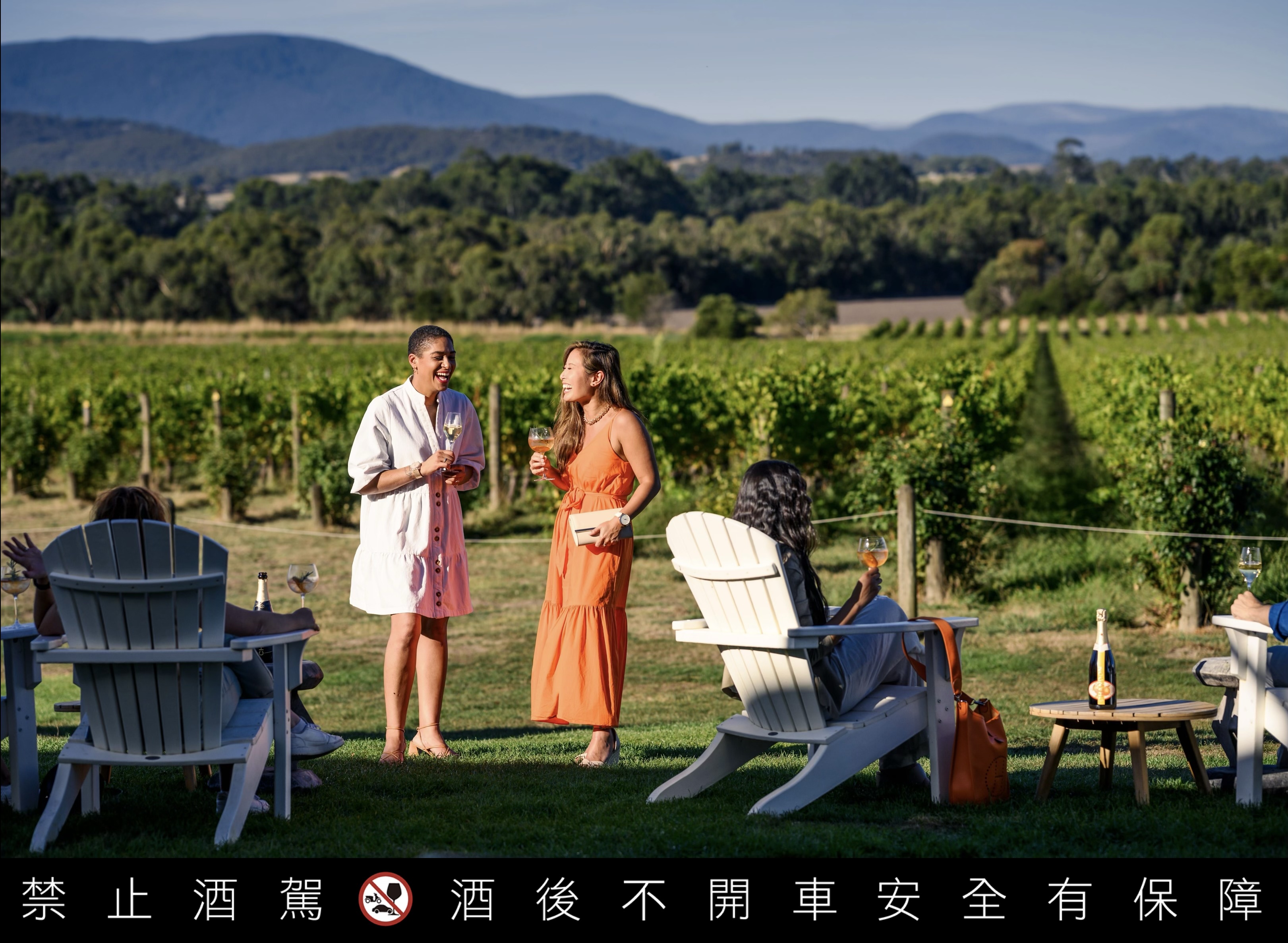 秋天到亞拉河谷酒莊品味在地紅酒，可在開闊的葡萄園景致之中，感受墨爾本秋冬專屬的悠閒節奏。（Visit Victoria維多利亞州旅遊局提供）