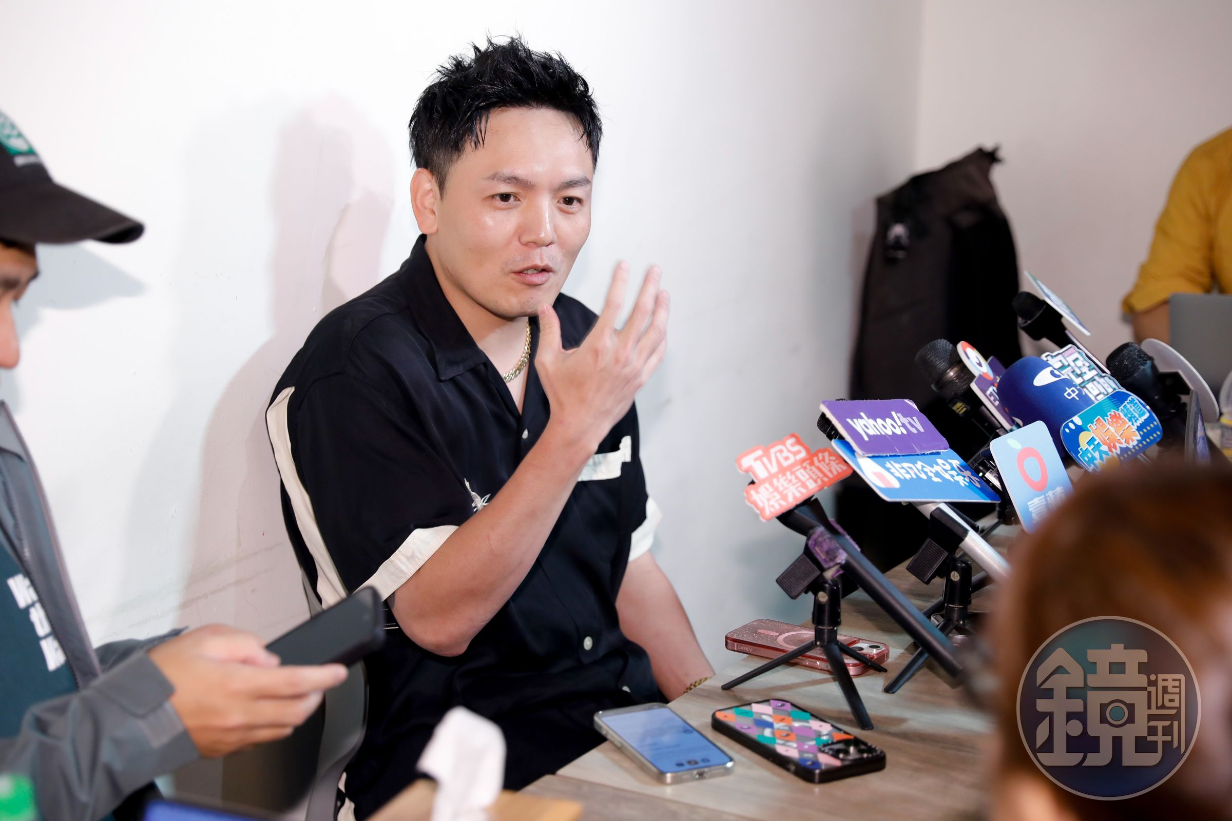 在坎城時春風語言不通，在餐廳點餐只有亂點，曾經一次點了2份生菜沙拉。