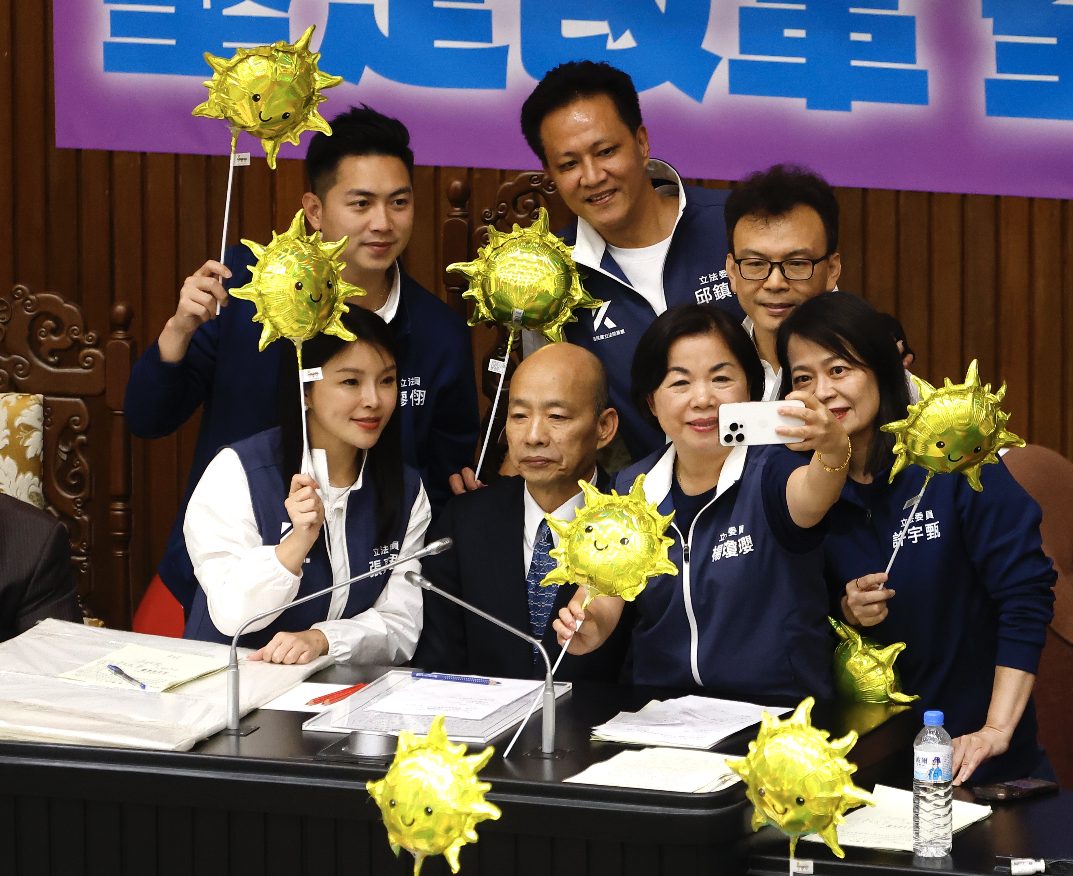 韓國瑜說日後院會院長施政報告、總質詢，請所有委員注意服裝儀容。