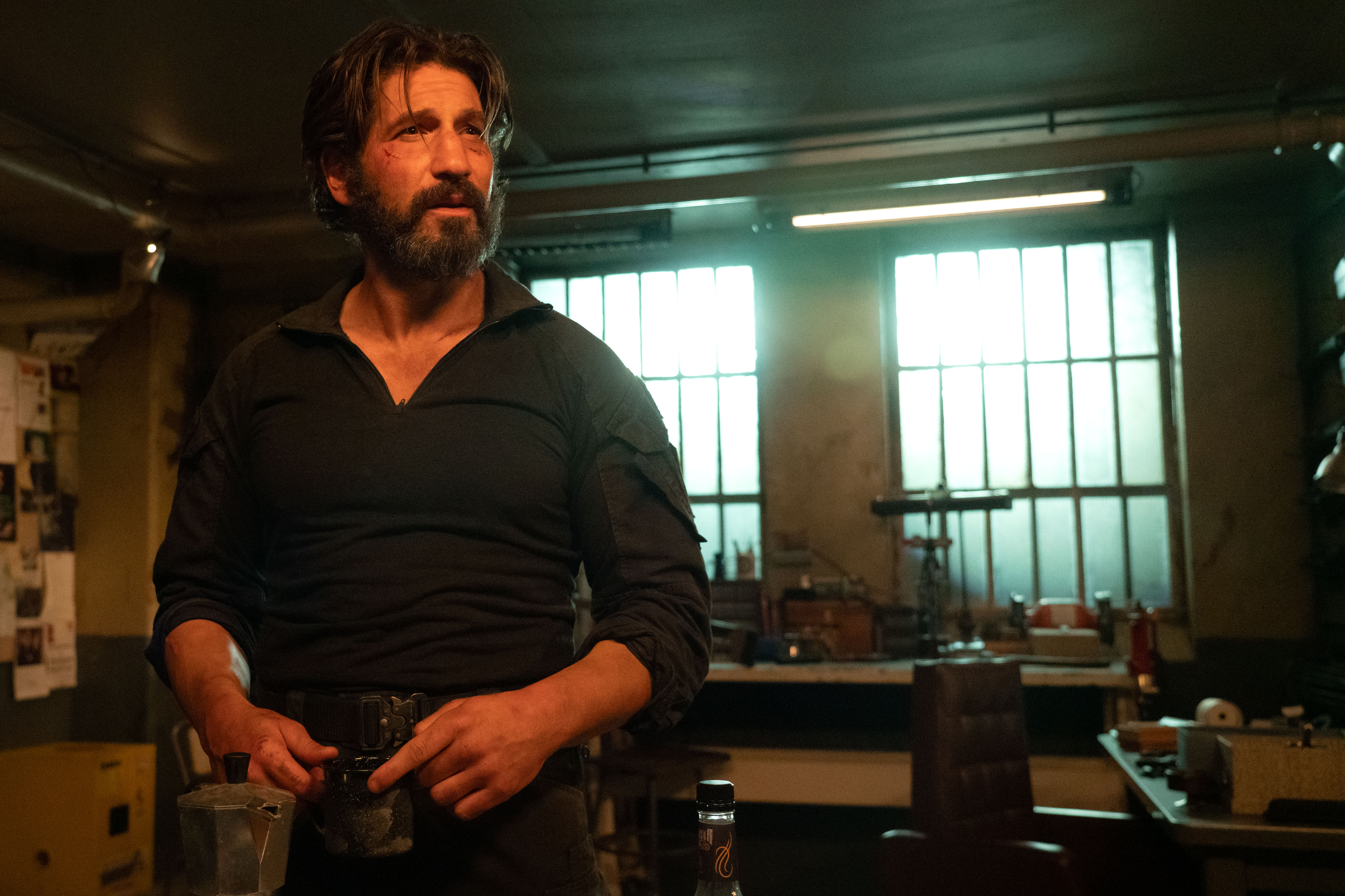 千呼喚萬，「制裁者」法蘭克終於在《夜魔俠：重生》出場，預計接下來會把劇情帶往「以暴制暴」的發展方向。（Disney+提供）