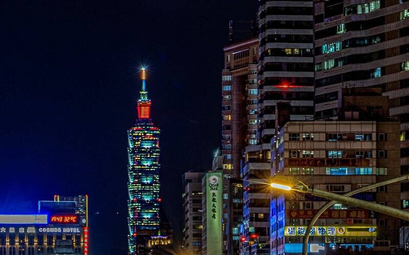 台北街景的攝影得獎作品「北門與101同框」。（台北市政府提供）