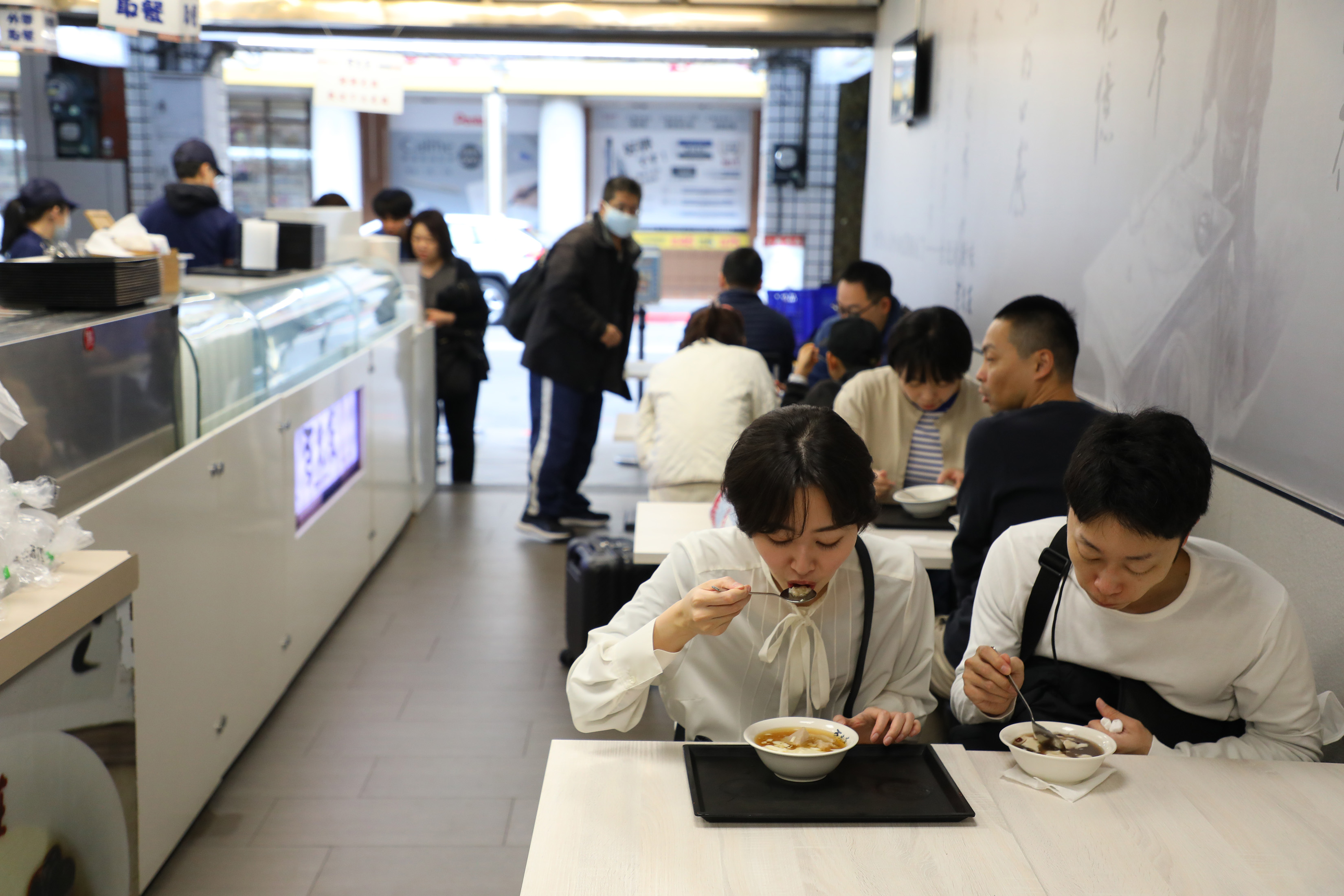 一位日本女孩來台灣旅遊，4天狂吃8家豆花，直呼自己超愛豆花，引發許多台灣網友熱議。（示意圖，非當事人，本刊資料照）