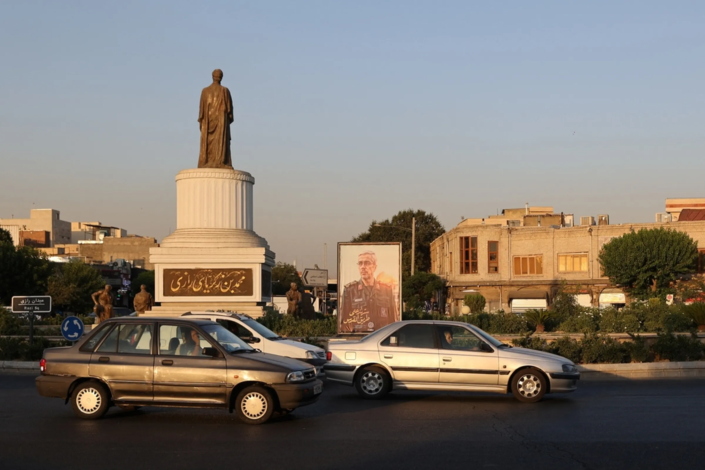 對伊朗人民來說，被王師護著回朝的巴列維王儲登位，意味著該國並未滅國，只是有了一位新的國家領袖，圖為德黑蘭市區。（東方IC）