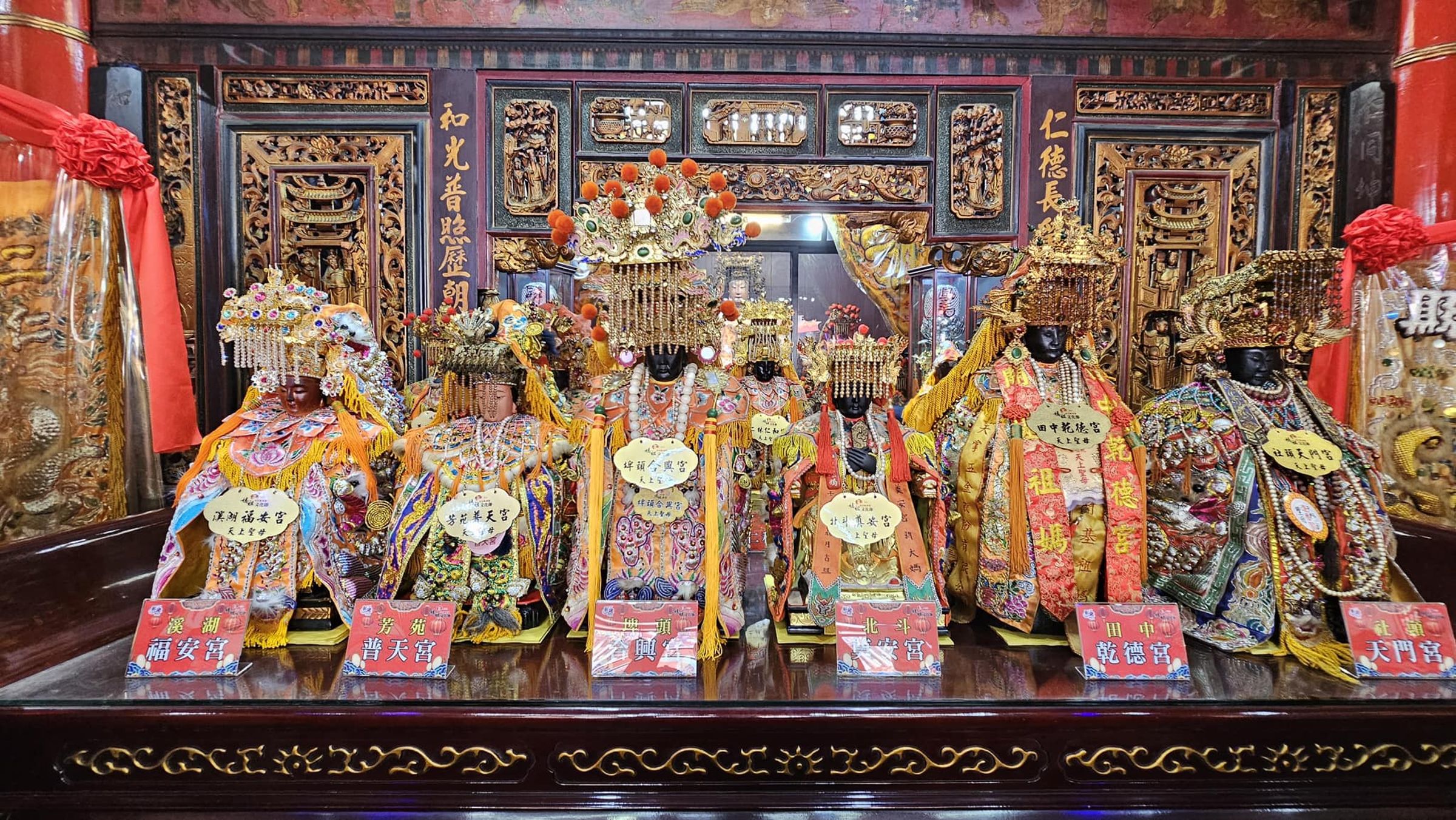 今年13尊媽祖齊聚員林福寧宮,一次就可以拜13尊媽祖。(翻攝臉書@王惠美)