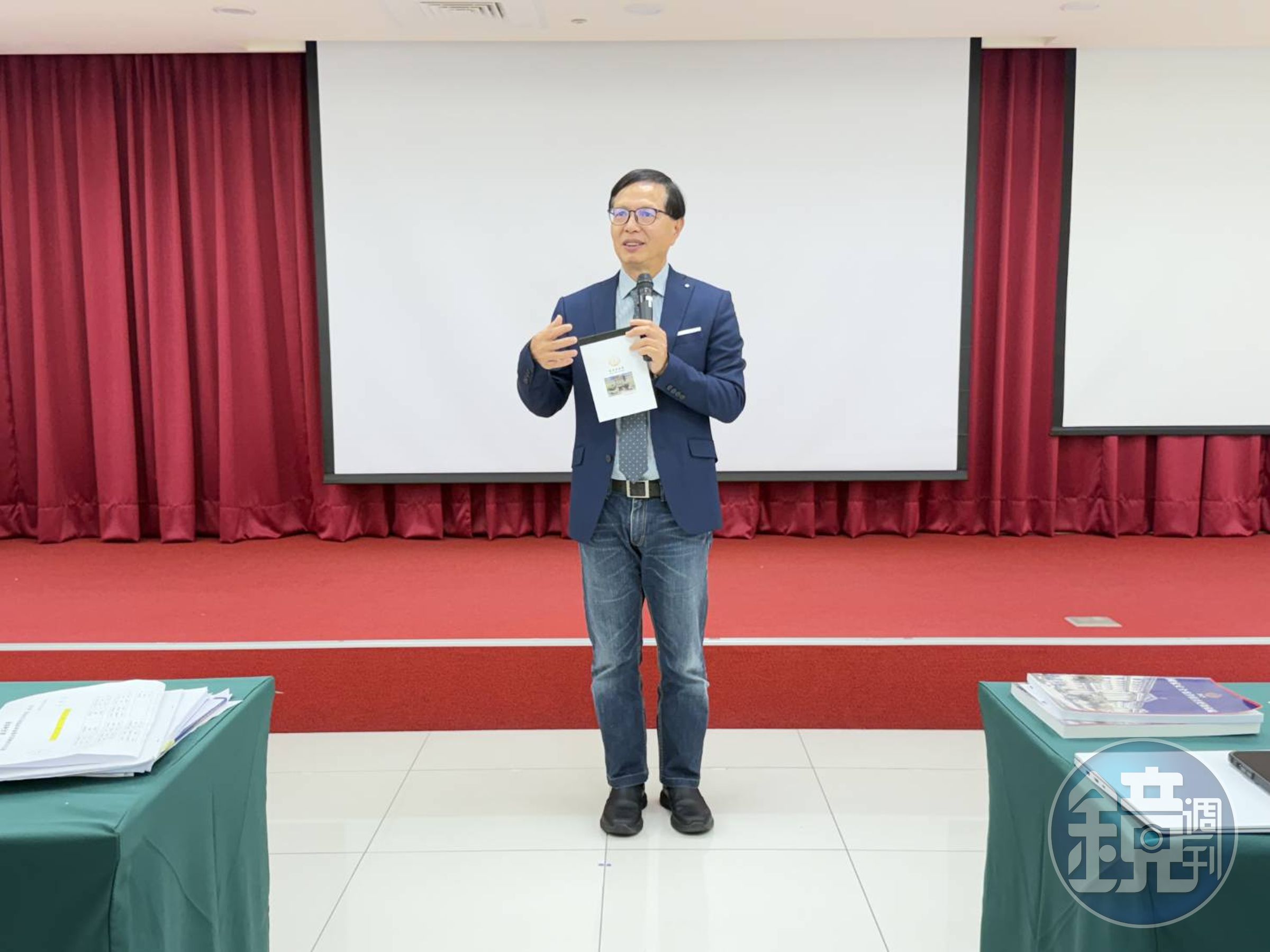 最高檢察署與經濟刑法學會昨共同主辦「國家安全與機密保護」學術與實務交流研討會,包括檢察總長邢泰釗及台大刑法權威教授林鈺雄與多位份量極重學者和國防部等官員均到場交換意見,研討會相當熱絡。(讀者提供)