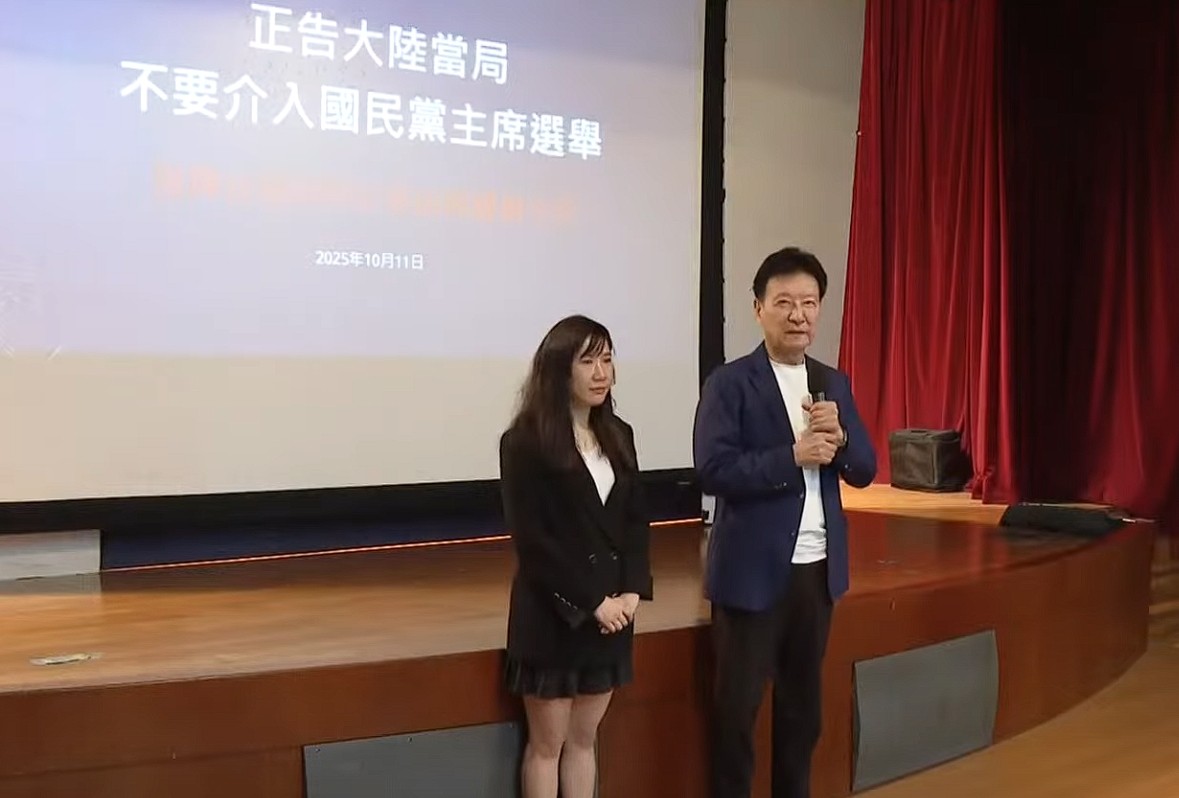 趙少康昨與柳采葳召開記者會，要求中國大陸官方不要介入國民黨主席選舉。（鏡新聞）