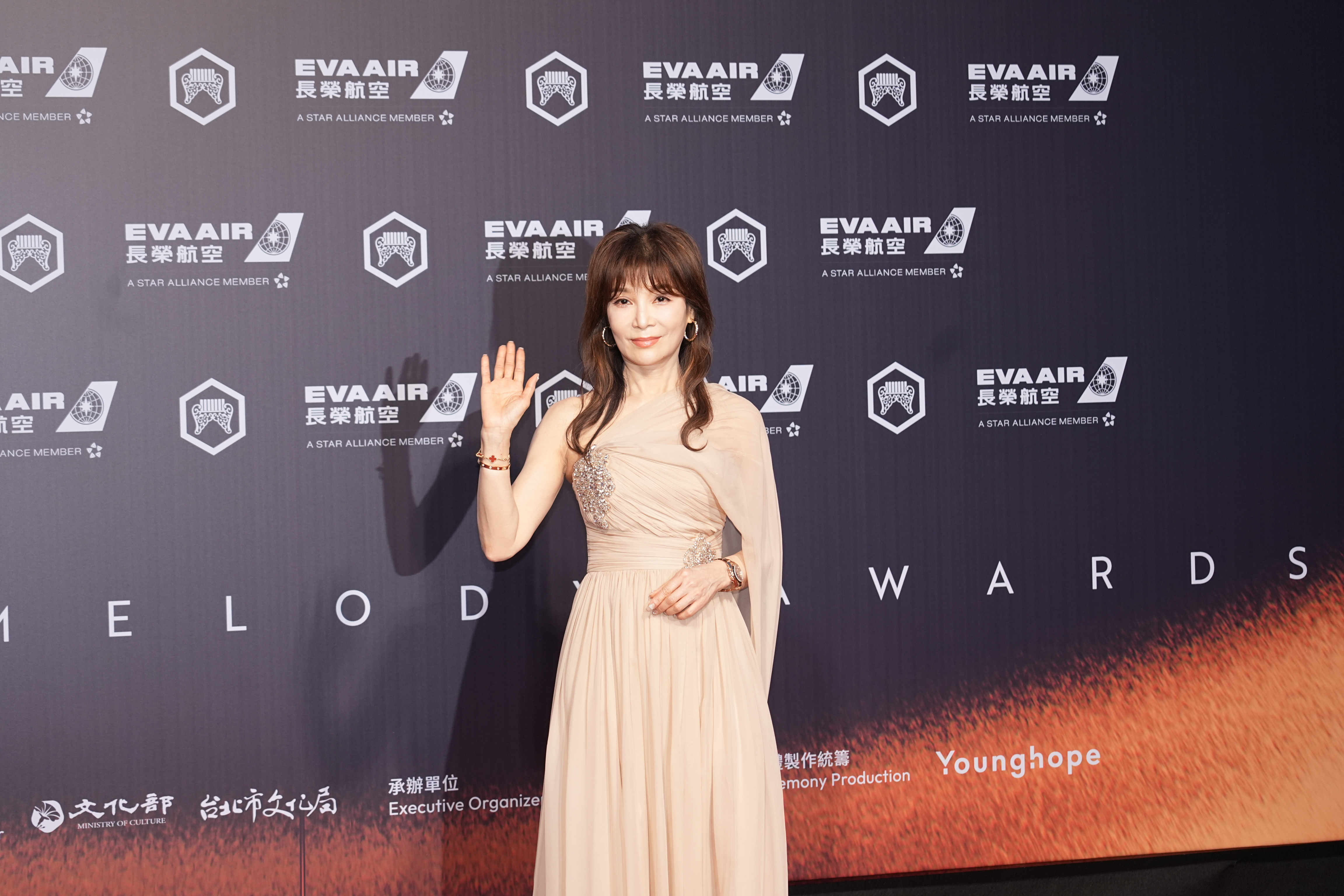 蔡秋鳳一身優雅出席金曲獎，將全部家當全穿身上。