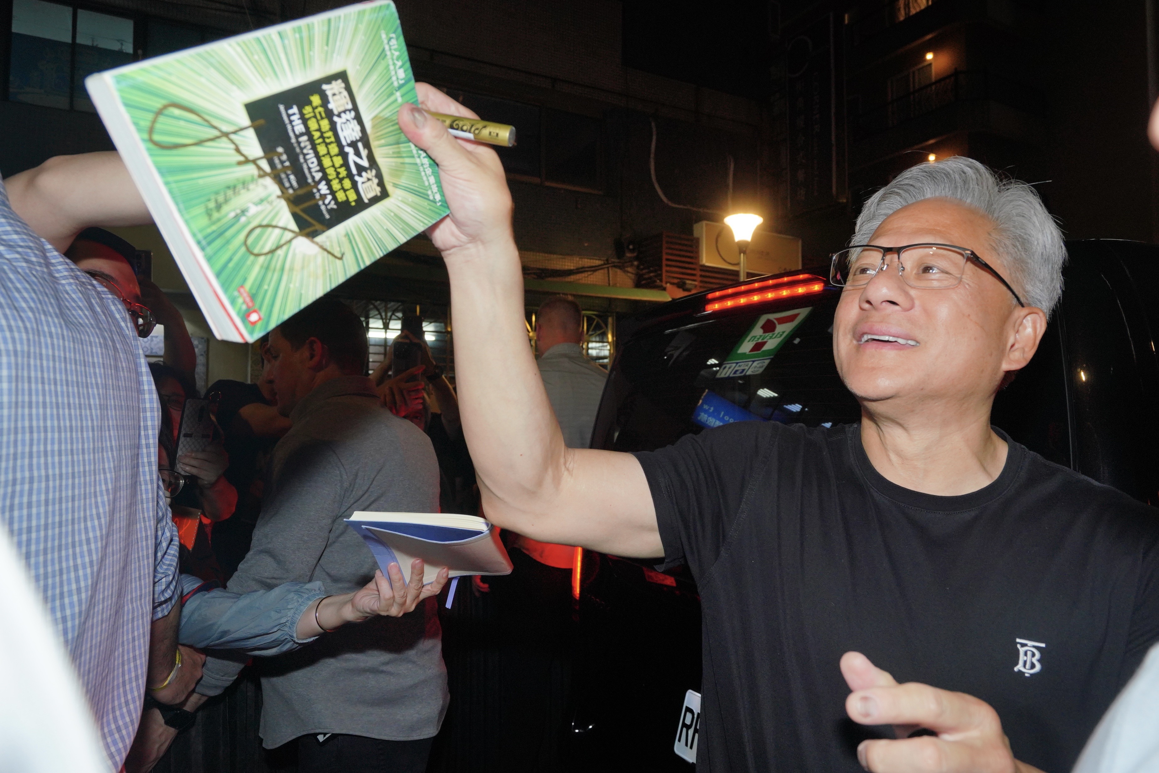 輝達執行長黃仁勳（圖）與美國總統川普近期在白宮會面後，出口許可案迅速獲批。（本刊資料照）