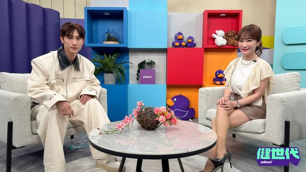 阿本上《Yahoo健世代》，回顧罹病過程。（Yahoo提供）