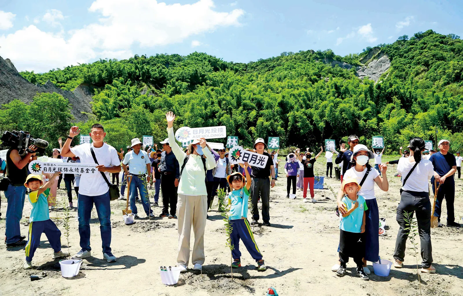 碳交所成立後，不少農民常問如何種樹養土經營碳匯，顯示這塊市場在專業與交易知識都有待正確的推廣。（圖為日月光植樹打造碳匯）。