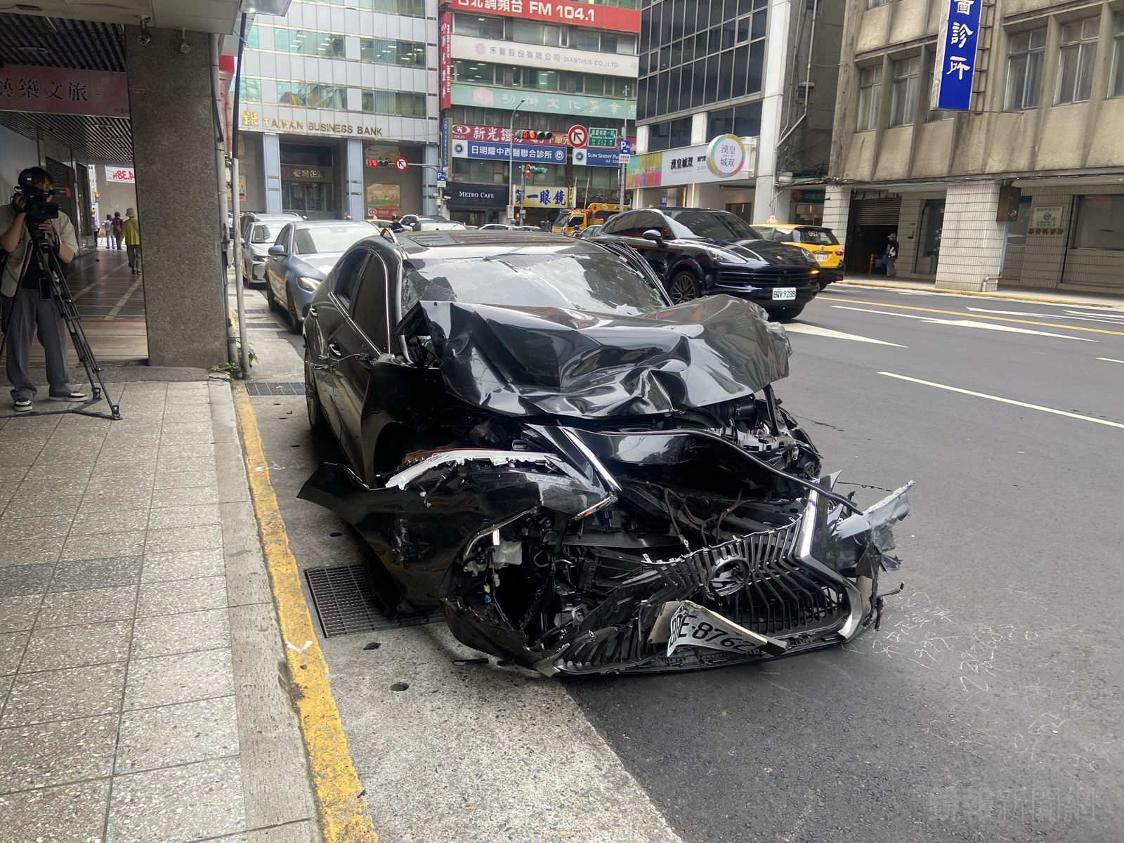 北市78歲無照董座暴衝釀8傷　行人傷勢惡化　家屬怒告：絕不和解