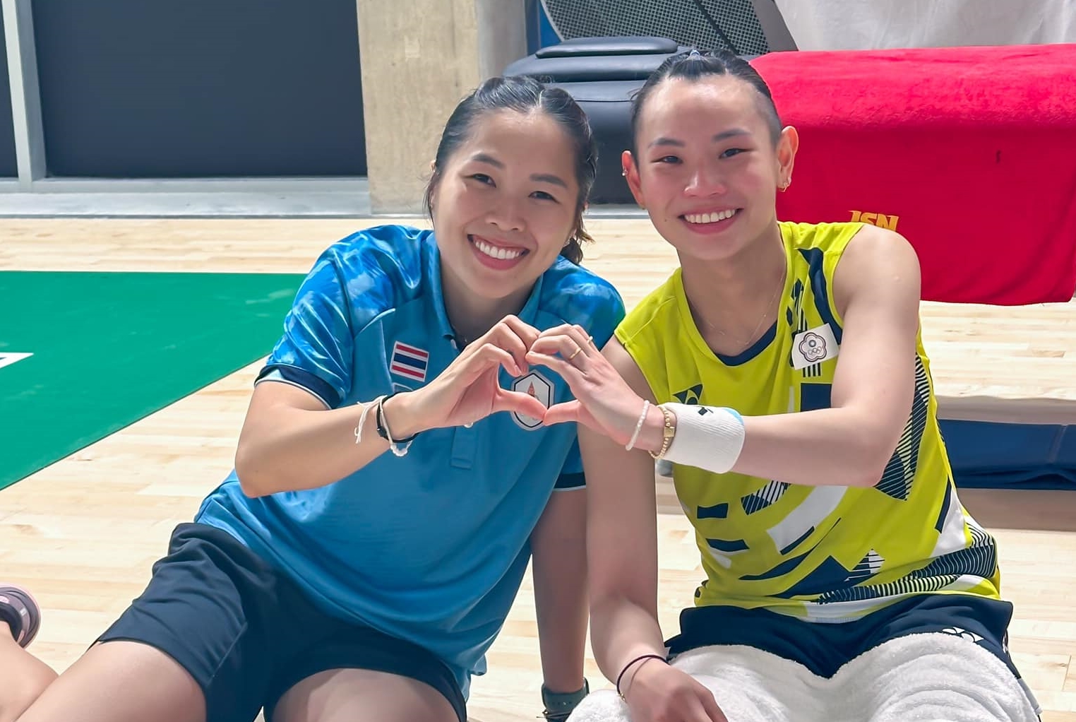 依瑟儂曬跟戴資穎私下開心合照，還寫下「友誼長存」。（翻攝自依瑟儂臉書）