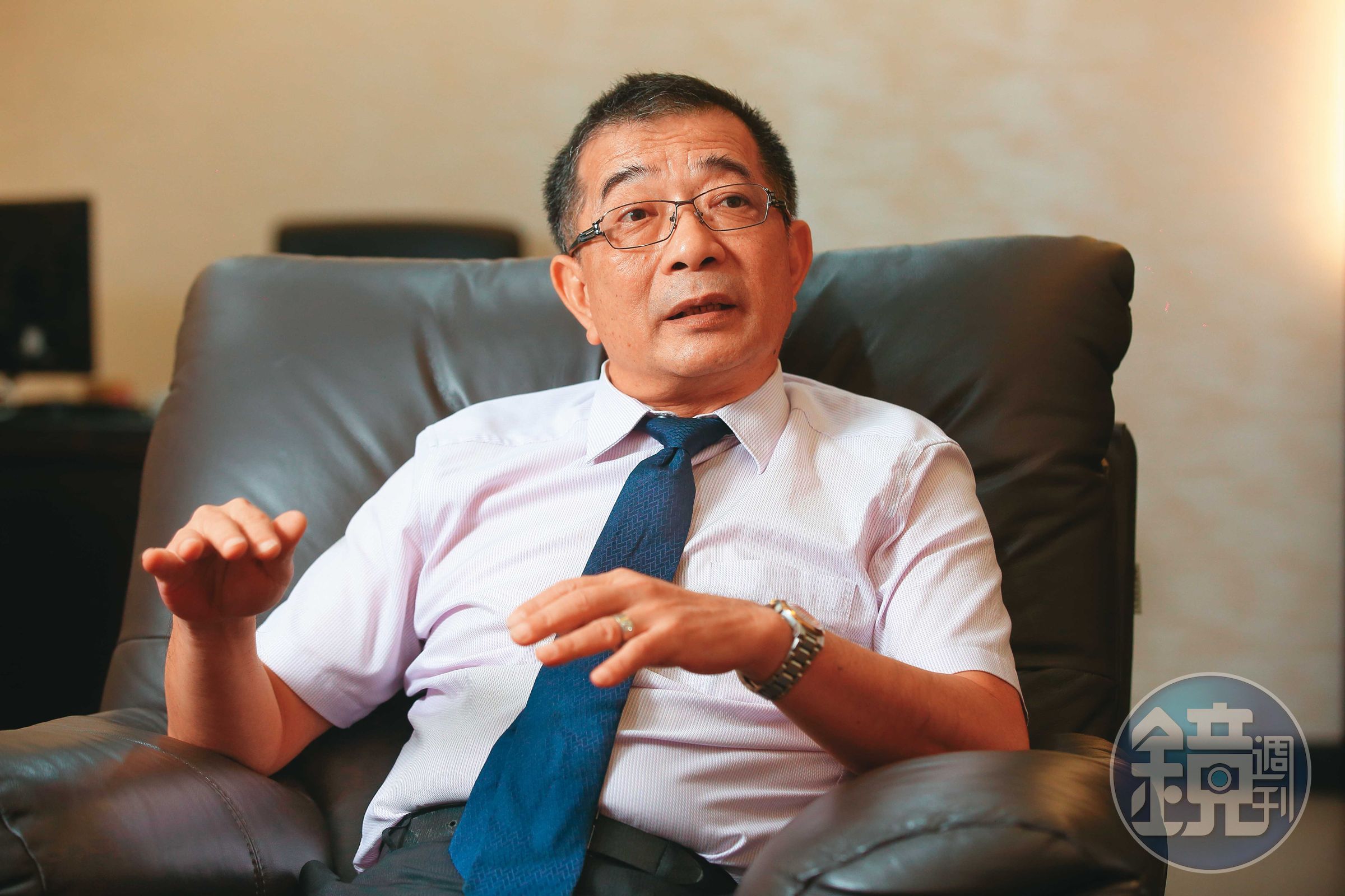 牙材廠老董鄭鴻君(圖)花32萬元找槍手代寫論文,取得博士學位。