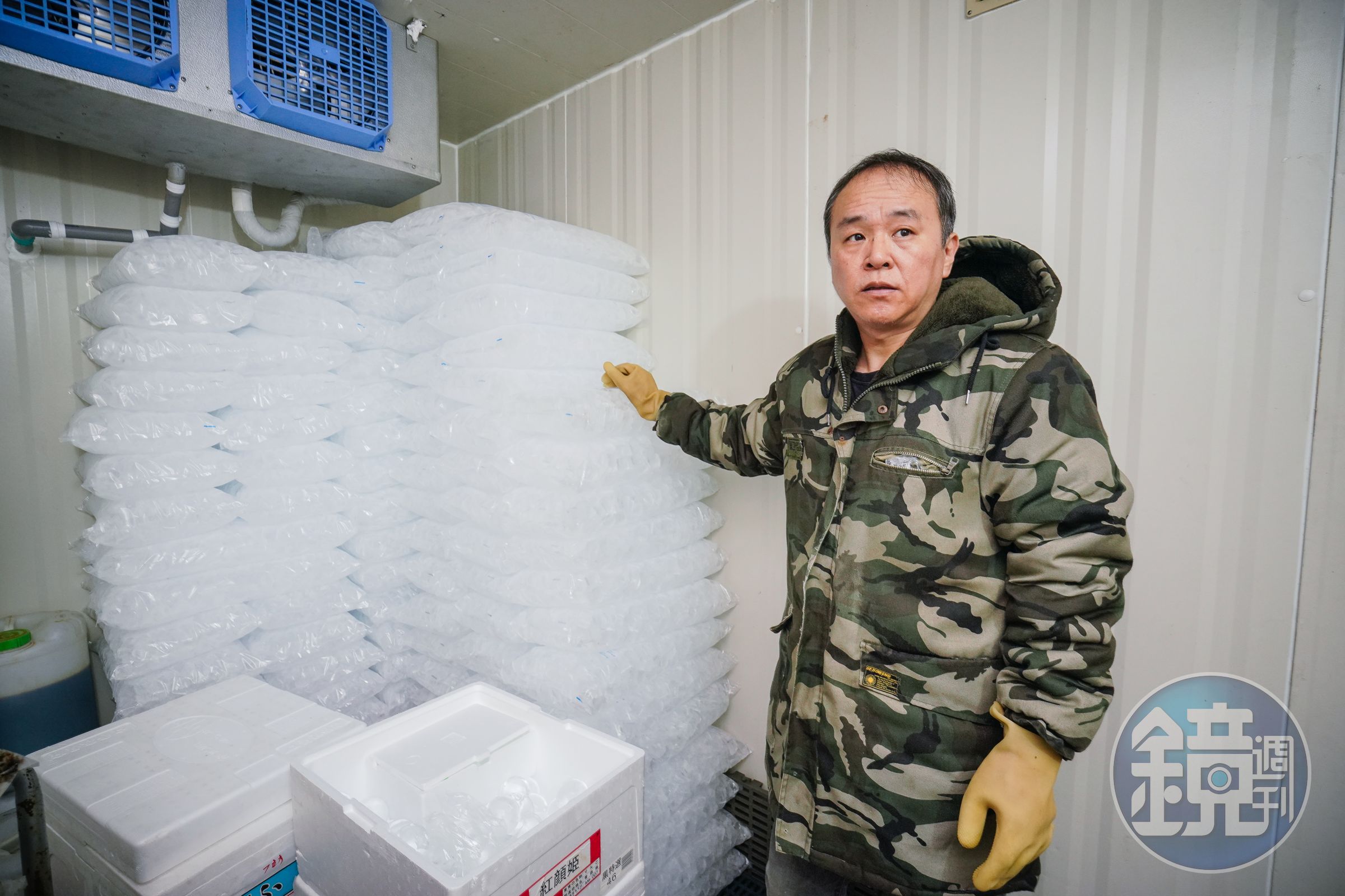 注重食安後,製冰廠都改用逆滲透。林洲旭的衛生冰塊供應商,則是全台唯二有ISO、HACCP的廠商。他自豪說他的冰塊源頭還是最好。