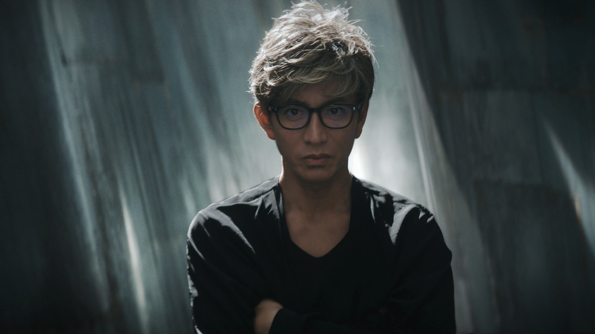 日本天王木村拓為眼鏡品牌OWNDAYS拍攝「黑框，很可以吧？」廣告。（OWNDAYS提供）