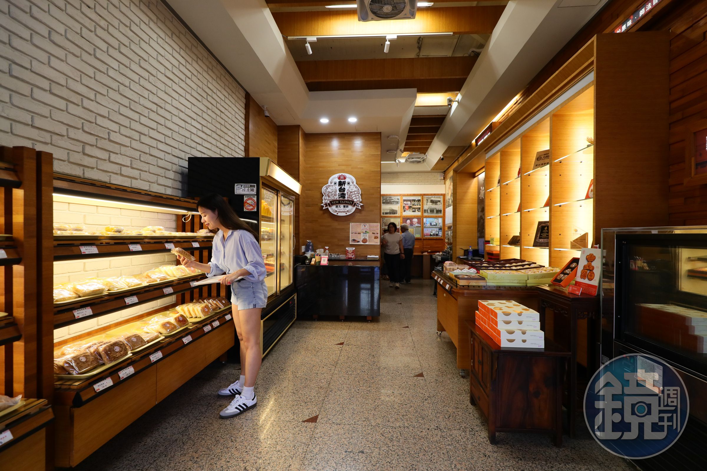 百年在地老店不只老客人多，也有很多特地前來購買伴手禮的旅客。