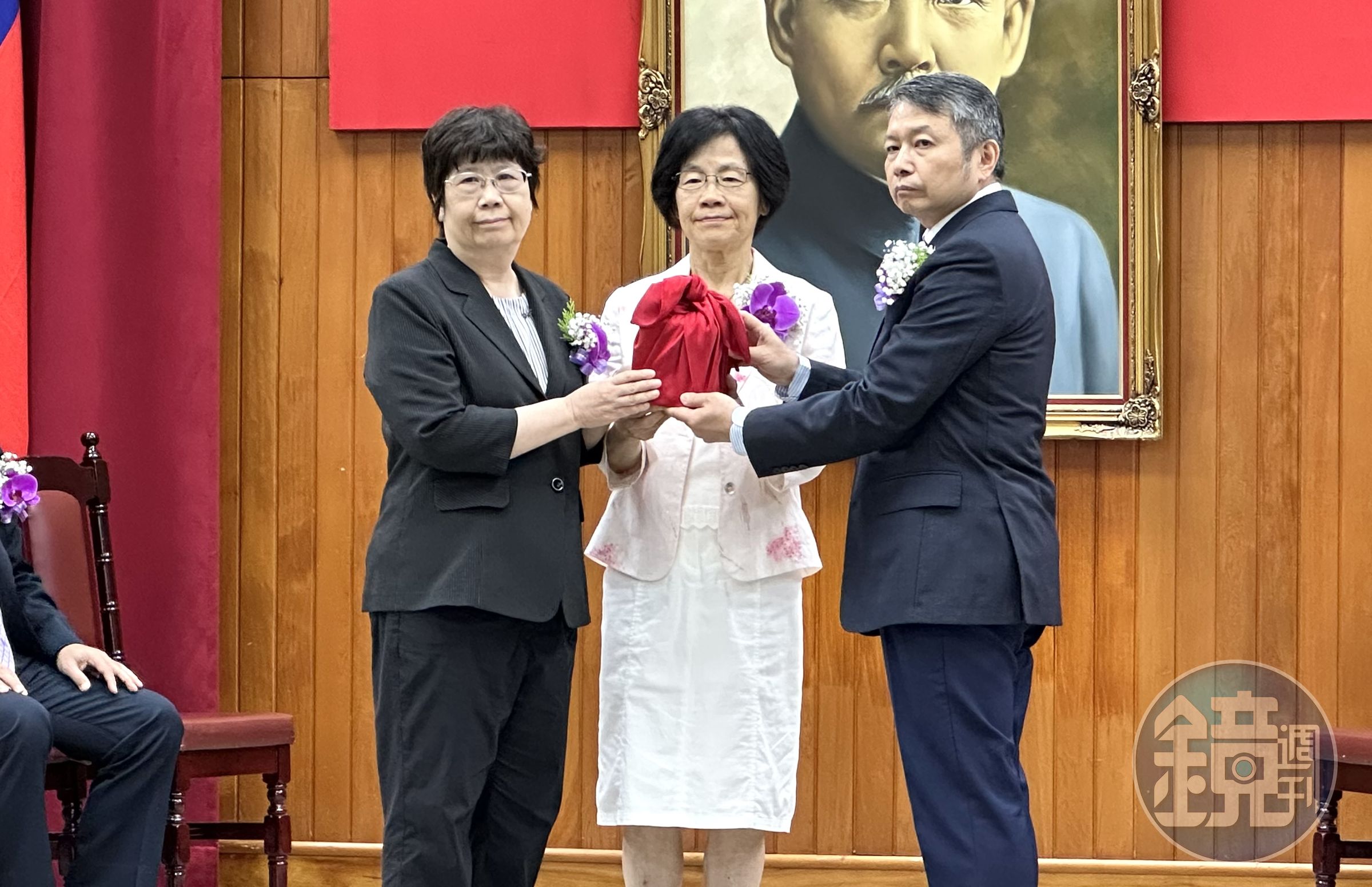 花蓮高分院新任院長許仕楓(左)及新北地院新任院長蕭胤瑮(右)今上任。