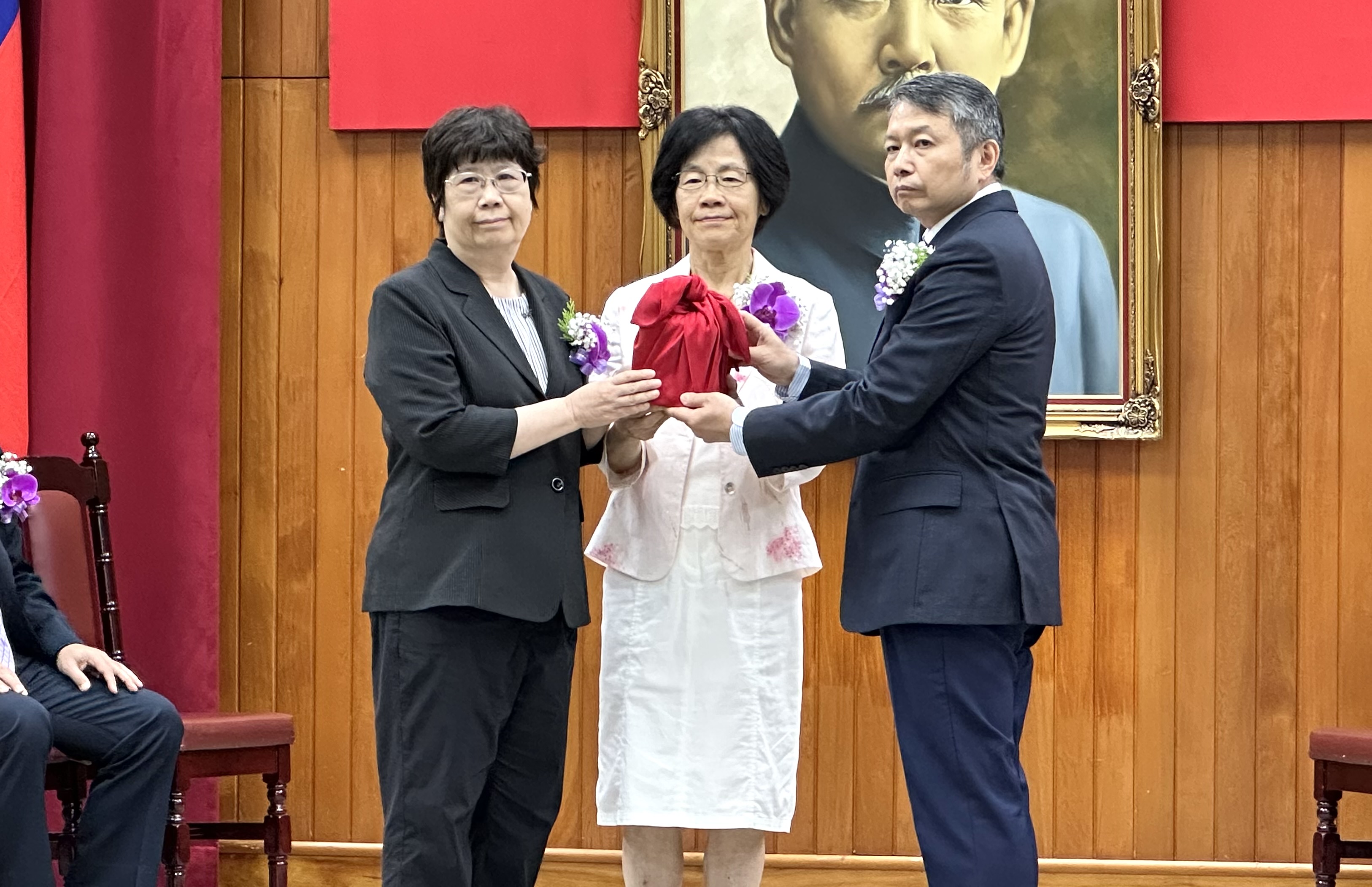 花蓮高分院新任院長許仕楓(左)及新北地院新任院長蕭胤瑮（右）今上任。