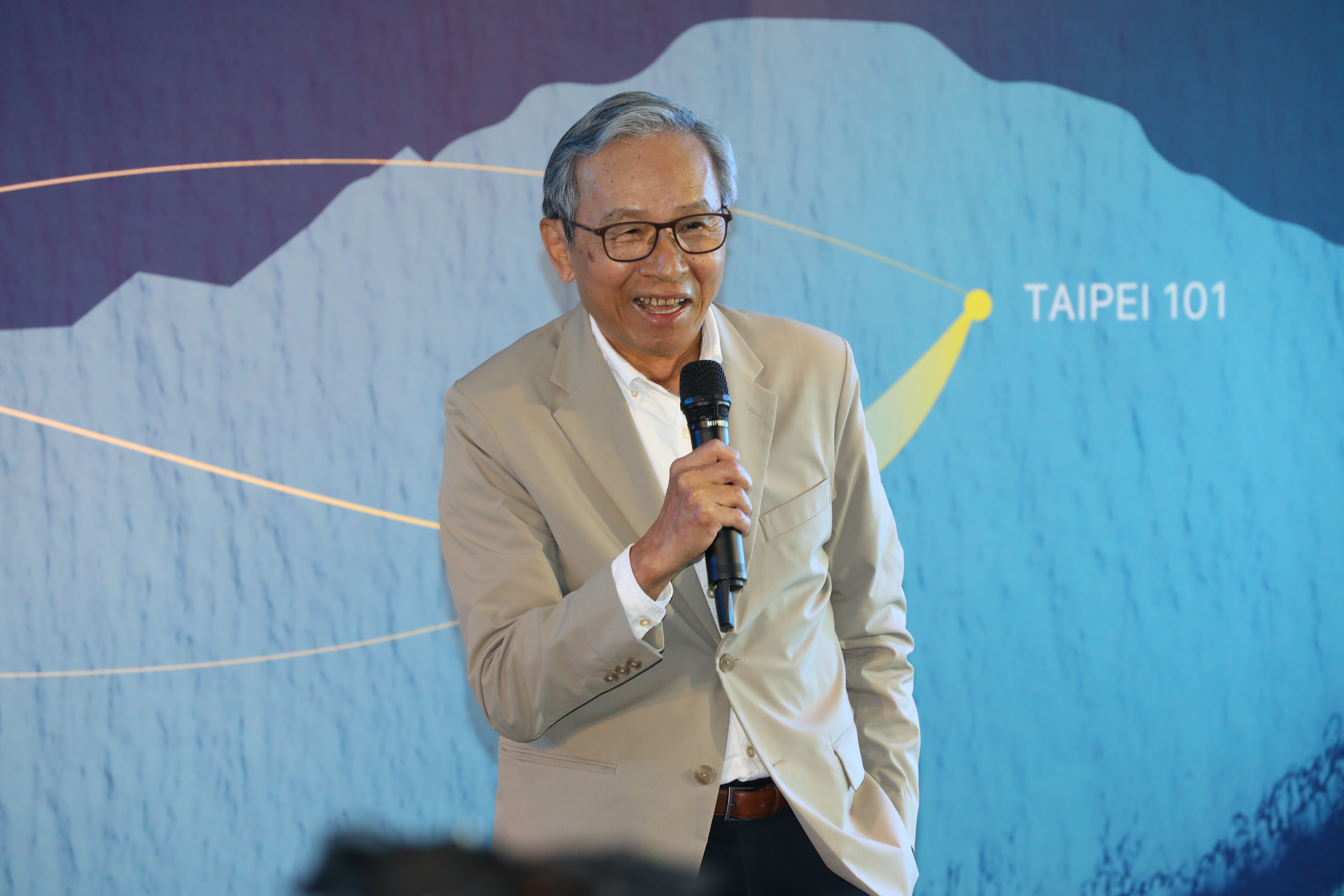 導演吳念真是林聰明的老友，除了沙鍋魚頭，還獨鍾他家的火雞肉飯。