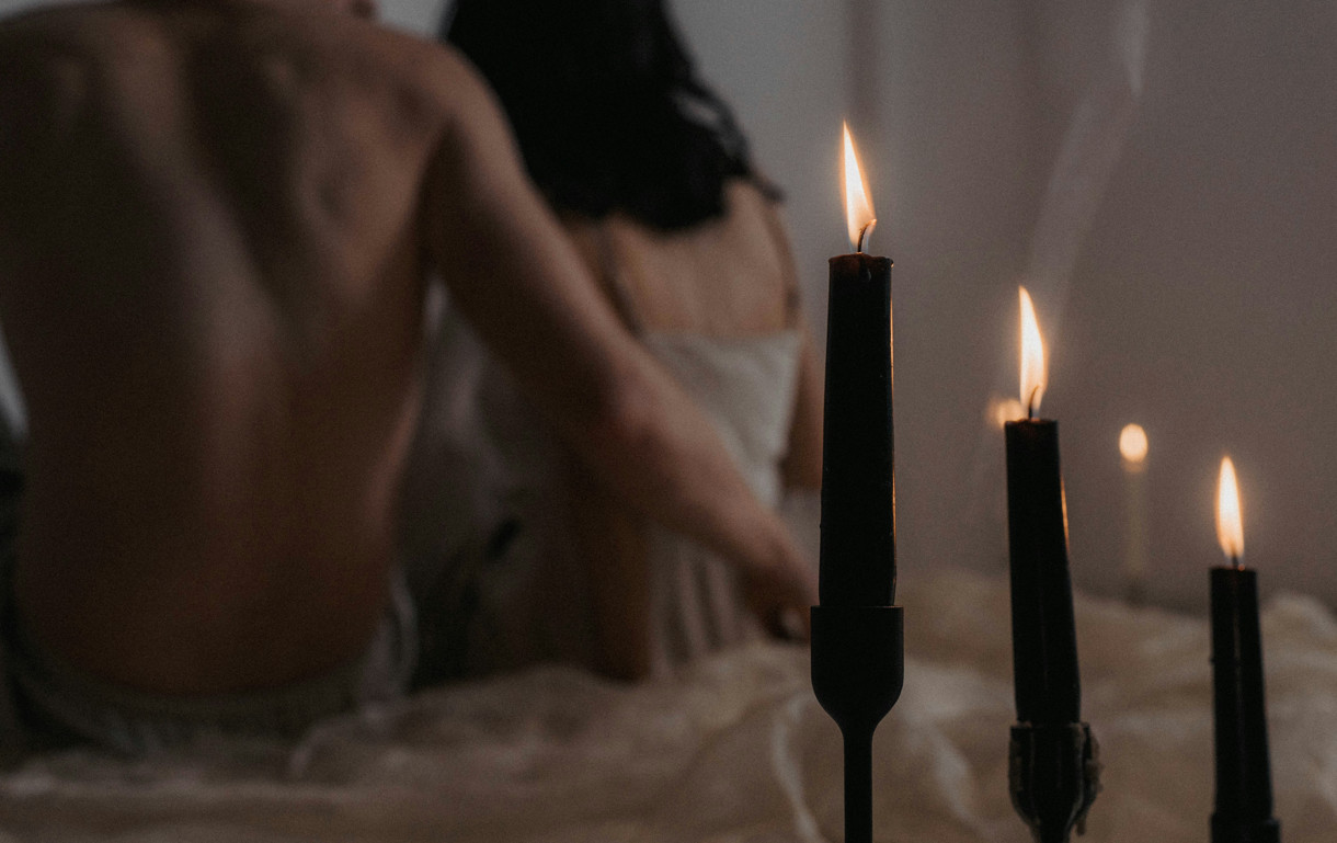 一名人妻婚內出軌，頻頻與不同男人上床。（示意圖，unsplash）