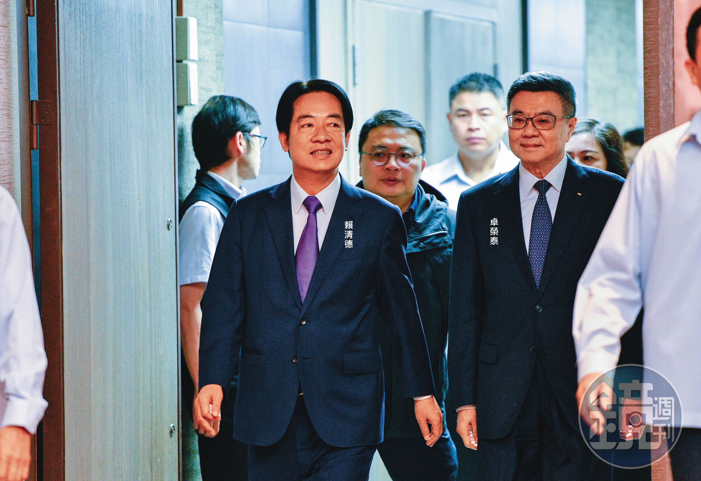 國會職權修法三讀後,須經總統賴清德公布、並由行政院長卓榮泰副署,但黨內對政院是否提覆議有不同看法。