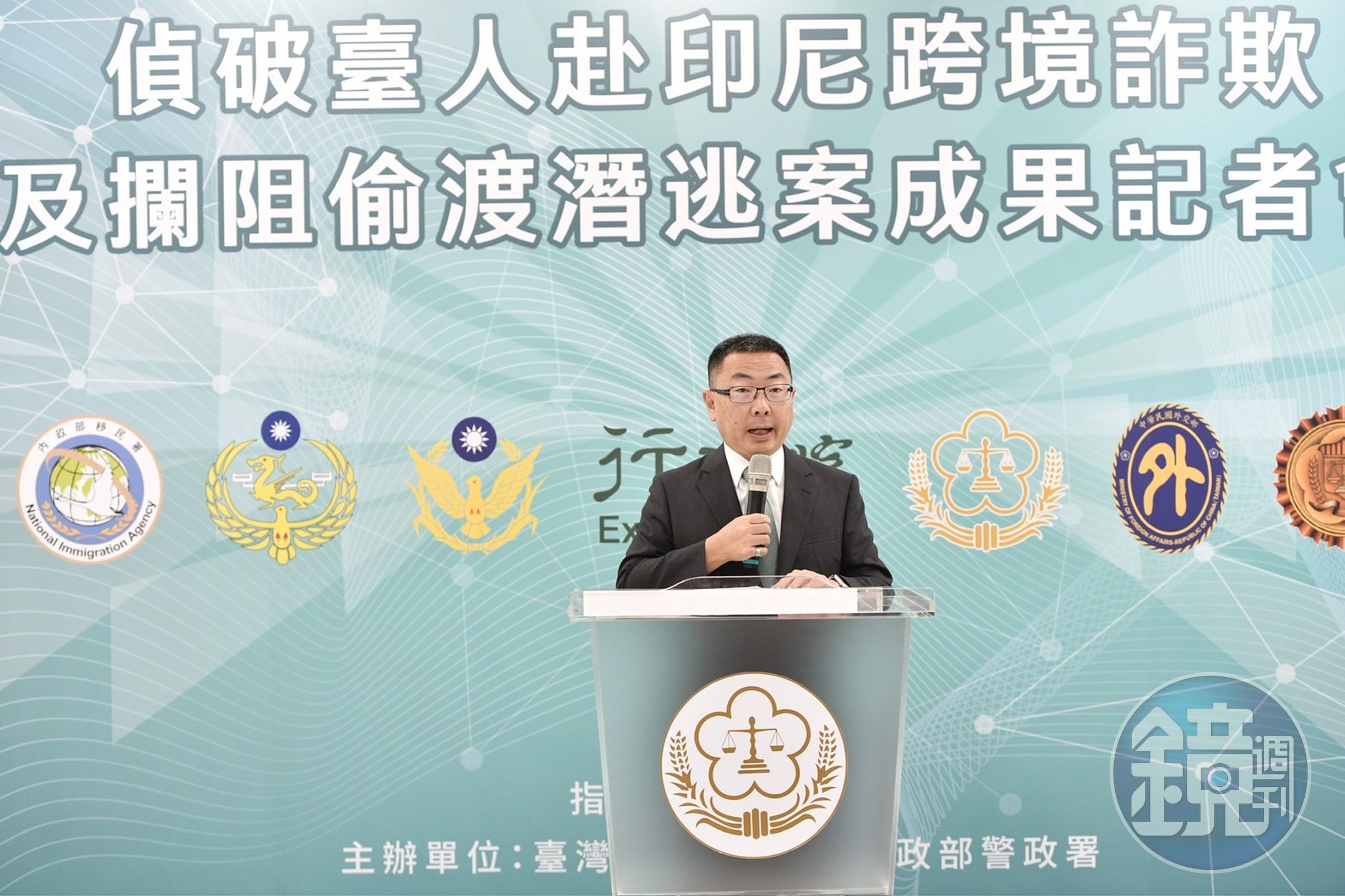 台灣高等檢察署、內政部警政署今共同舉辦「偵破台人赴印尼跨境詐欺及攔阻偷渡潛逃案」記者會,透過跨部會合作,運用科技執法,並為打詐新四法施行後,首案運用起訴的跨國電信詐欺案件,行政院政務委員林明昕親自主持活動。