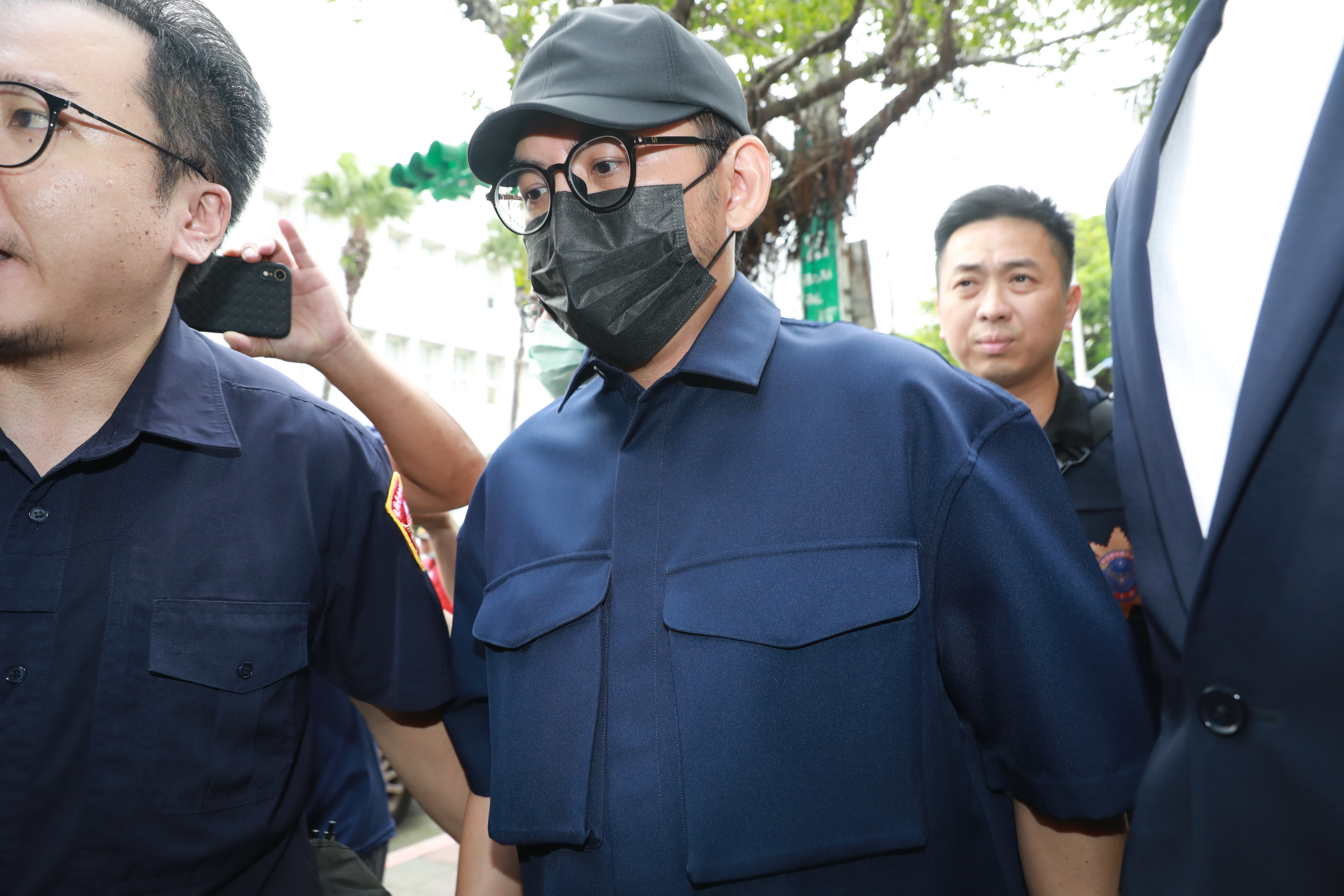 黃子佼不滿遭限制出境出海提抗告，最高法院駁回確定。（本刊資料照）