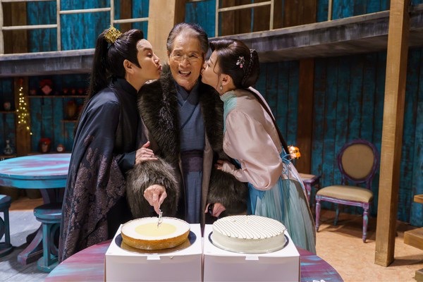 圖說唐美雲製作歌仔戲民視《孟婆客棧》時邀請石英演出。（民視提供）