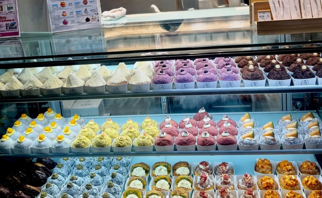 板橋車站的生甜甜圈店家驚傳有蟑螂,業者回應致歉。(翻攝自店家Instagram)