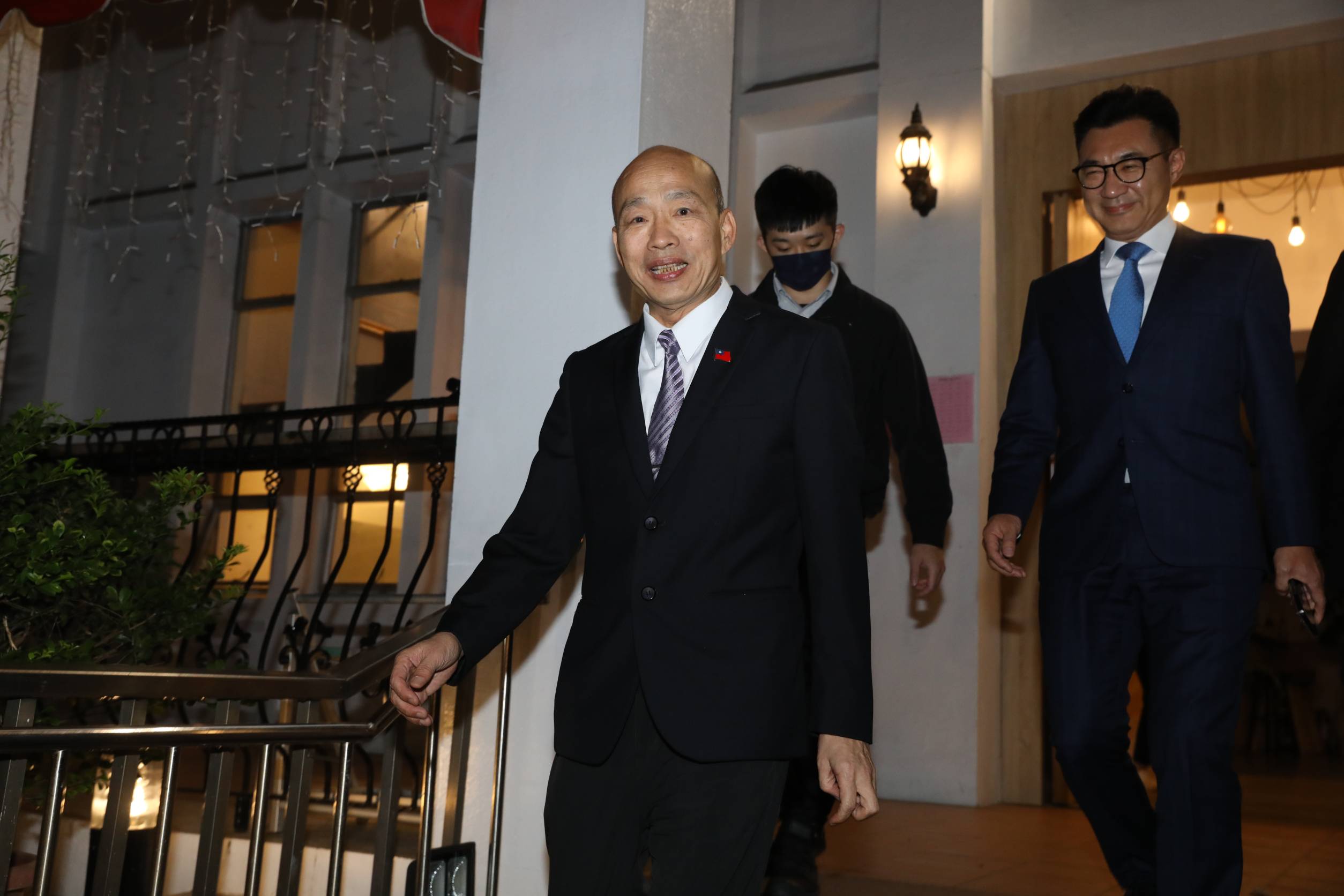 韓國瑜與江啟臣今晚邀請眾黨立委與主席柯文哲吃飯，雙方對於餐桌上聊些什麼沒有多談。