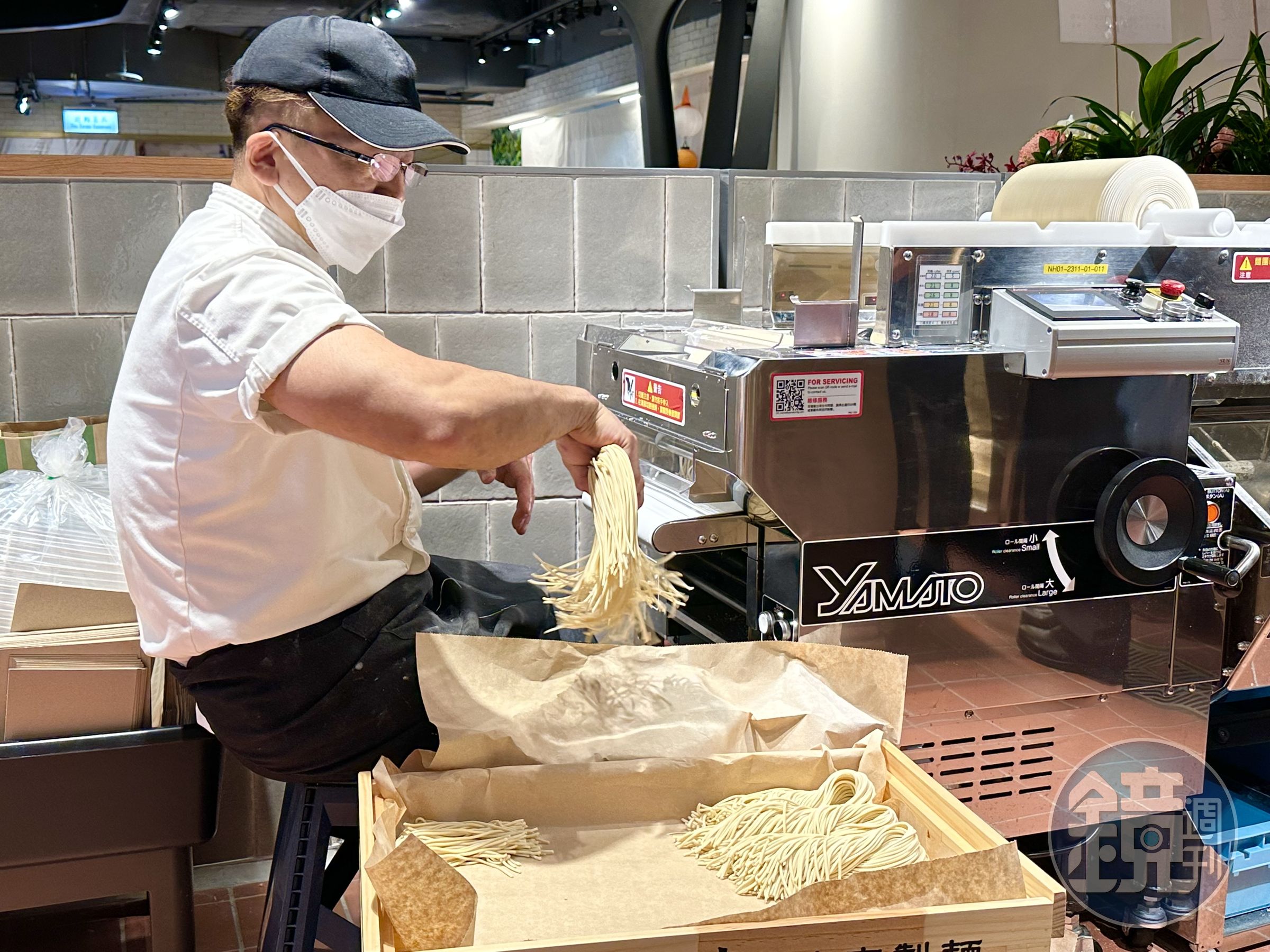 炒麵的麵條都是每天在店裡新鮮製作。