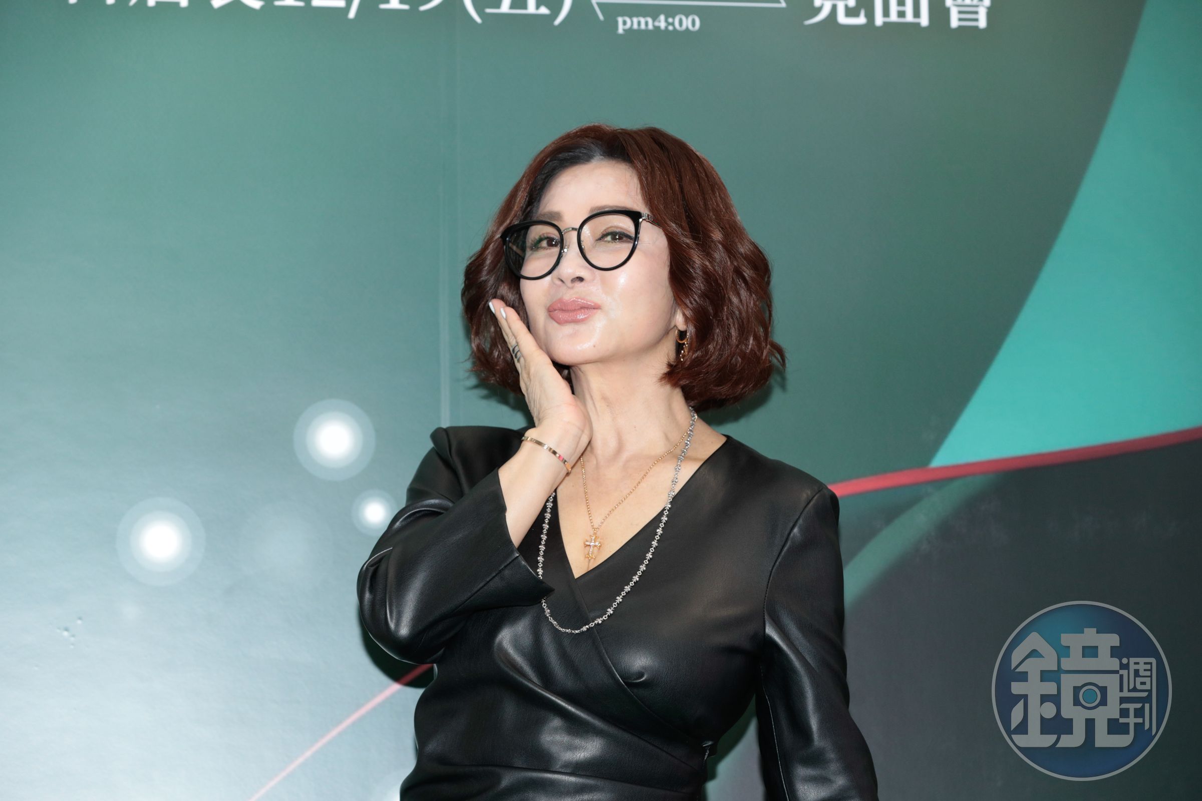 陳美鳳為代言多年的得意假髮出席活動。
