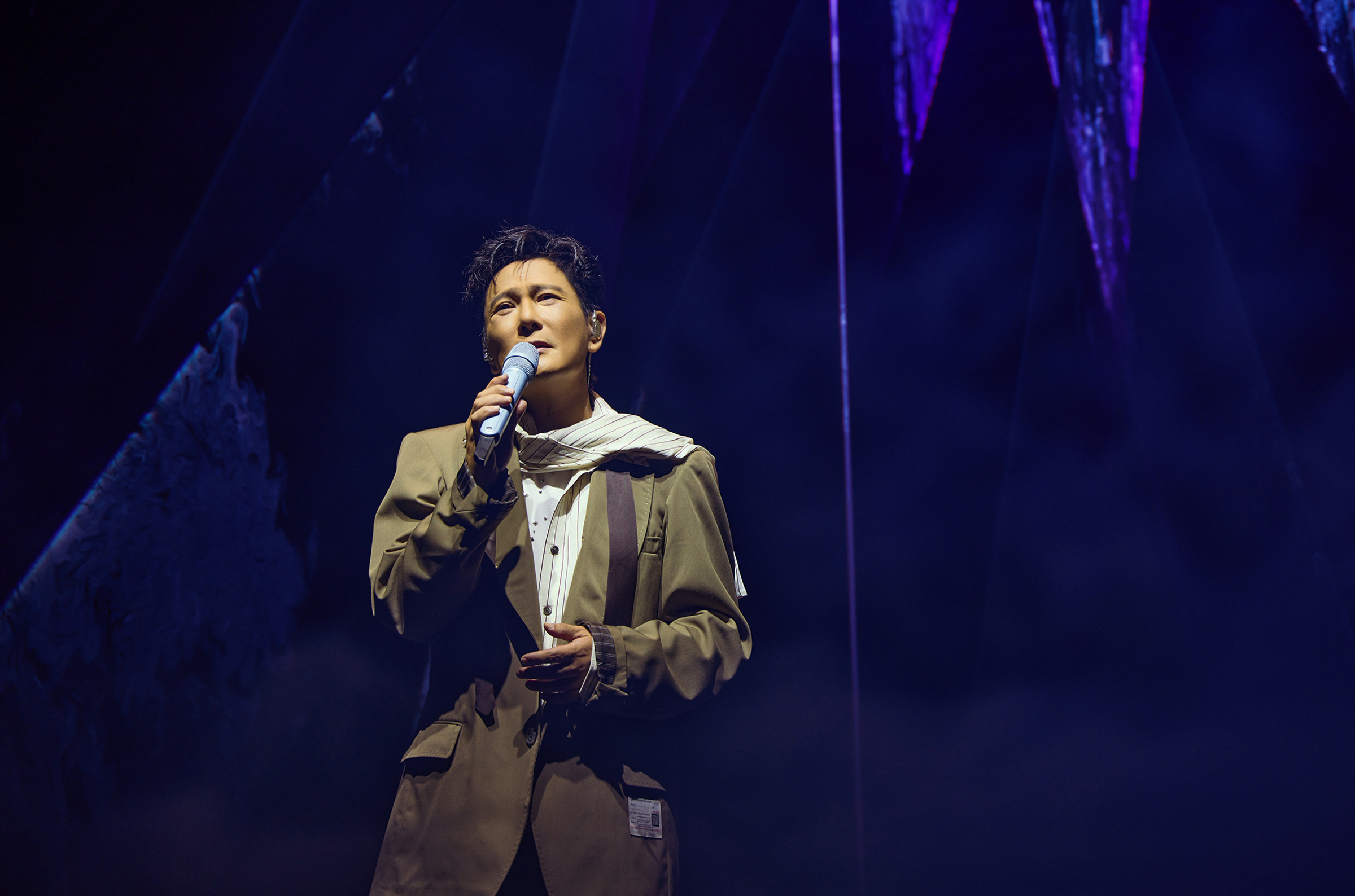 張信哲2025《未來式 Our Story》巡演最終站在巴黎開唱。（潮水音樂提供）