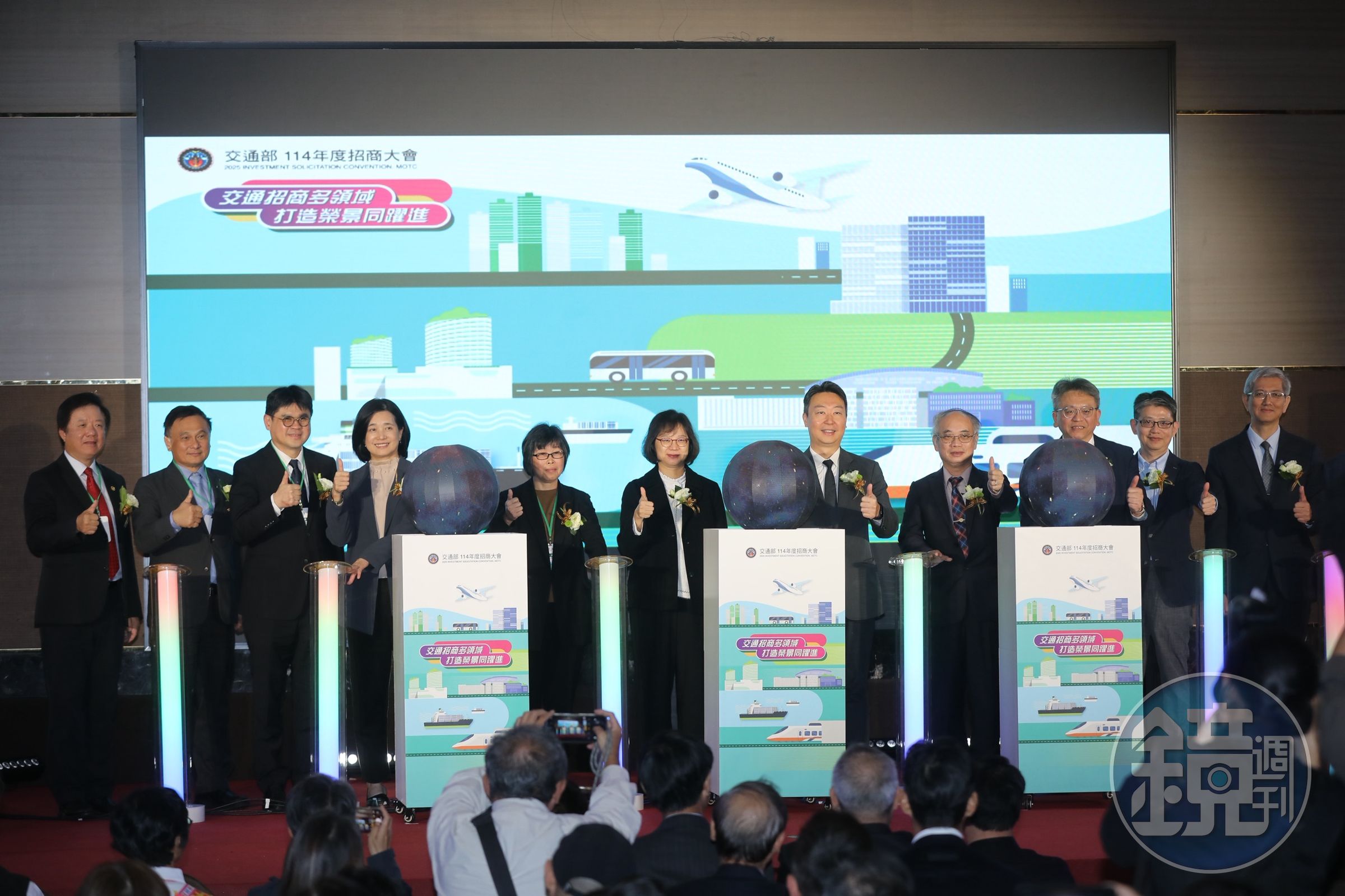 交通部招商大會案件計60件,預估釋出商機達3,339億元,現場吸引超過300多位廠商與會。