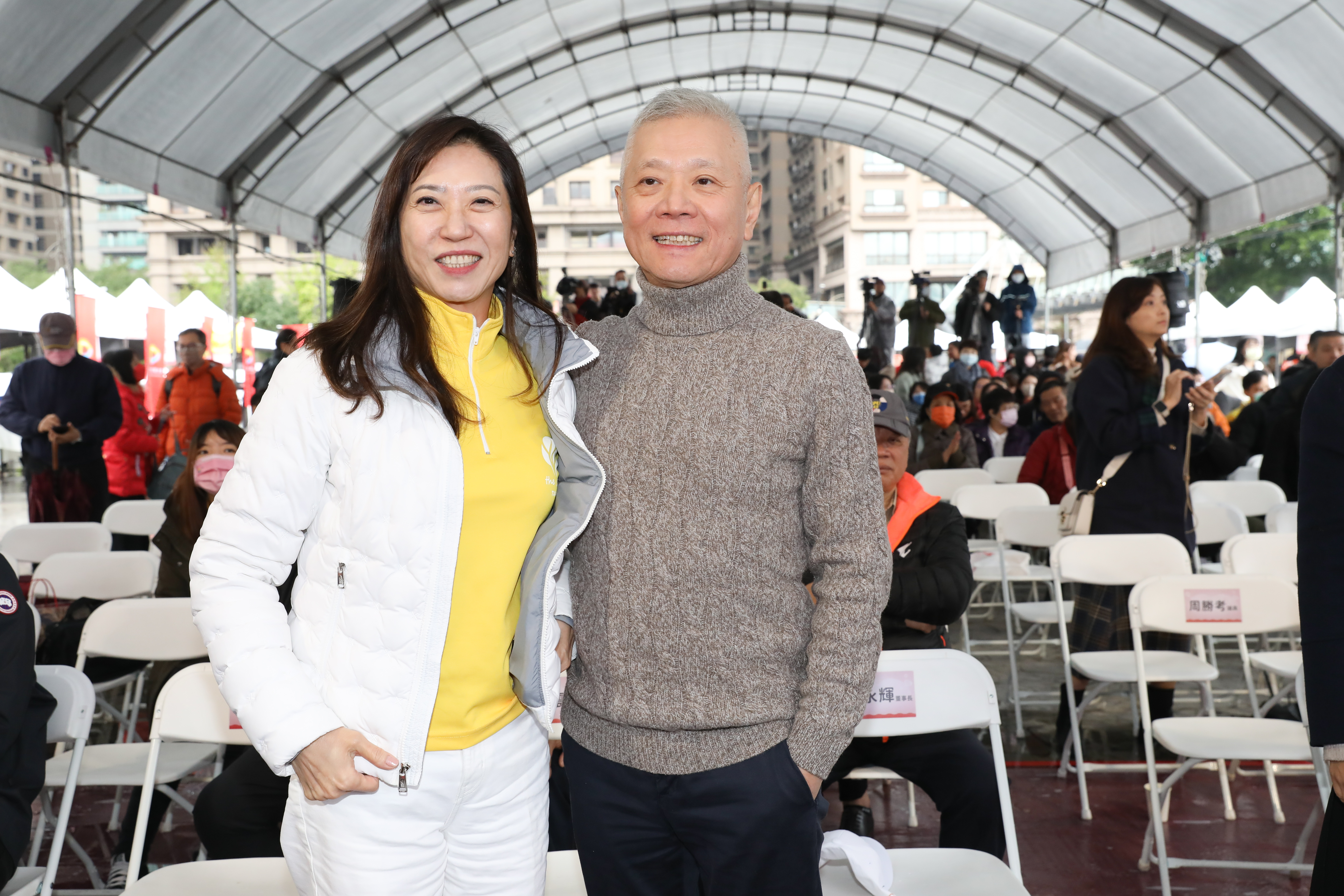 雖熱心發起捐血，卻因滿65歲無法捐血，戴永輝自嘲只好商請夫人代為捐血。