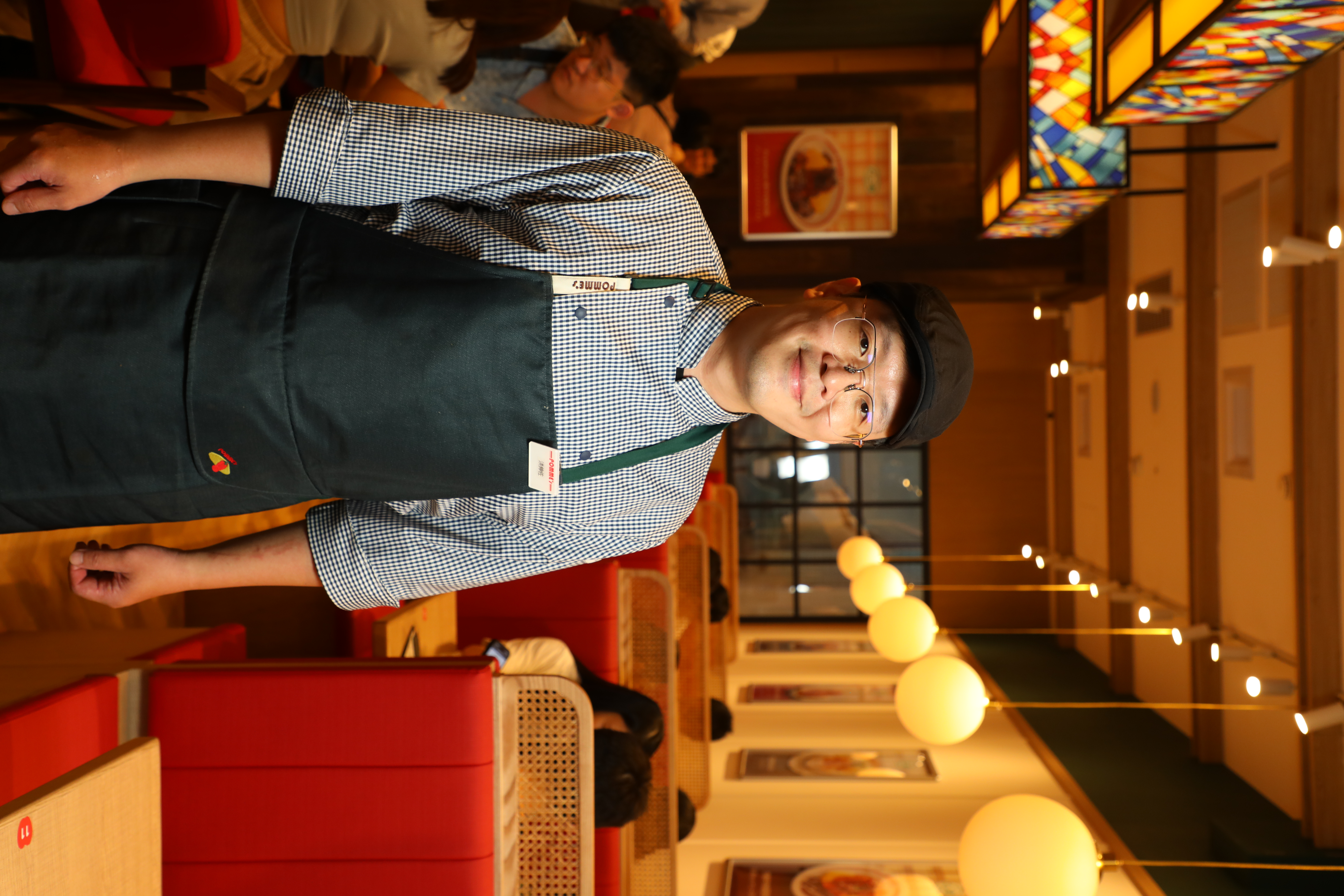 店長洪伸佐是店裡唯二通過日本本店「蛋包飯大師」考核的師傅。