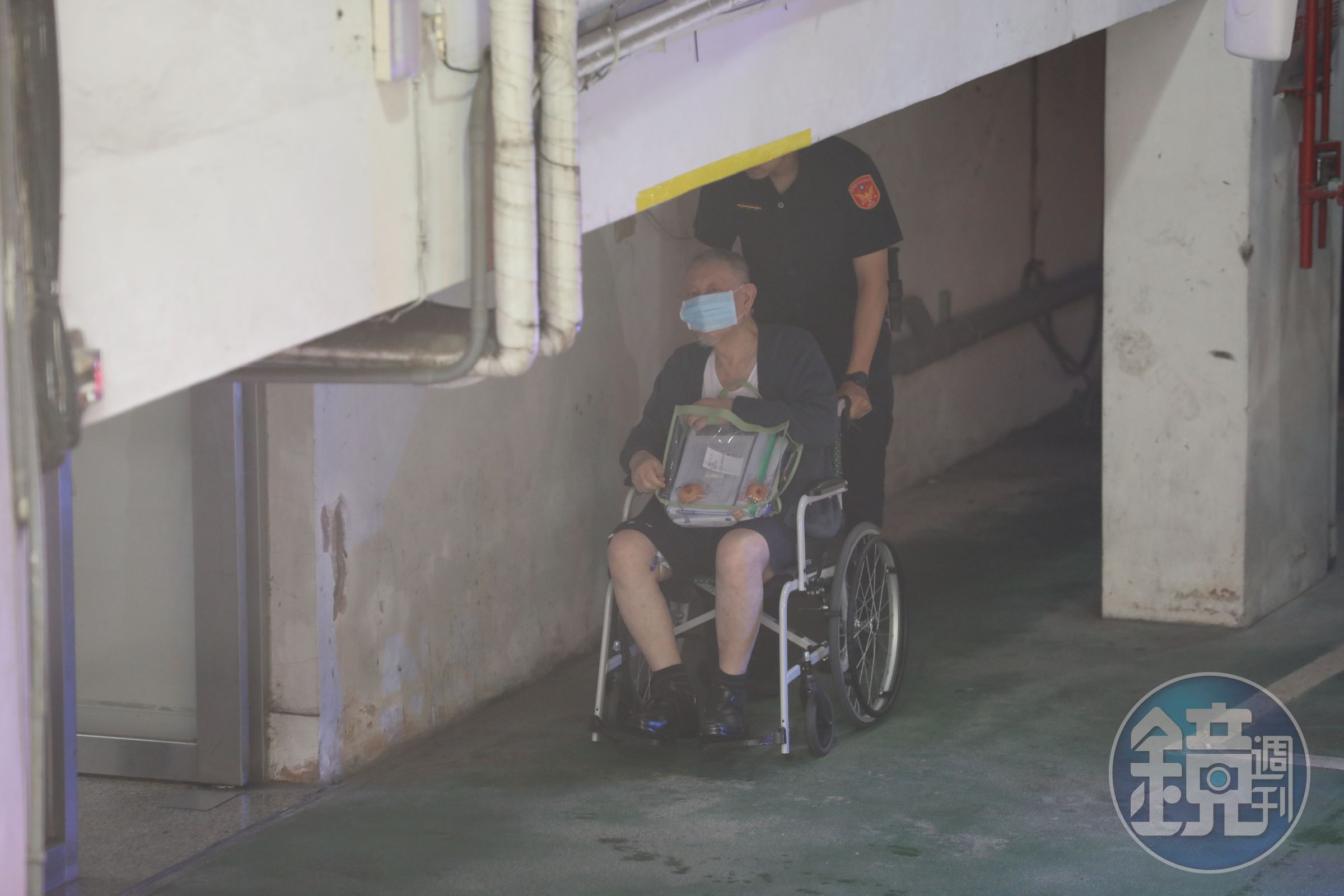 威京集團主席沈慶京出庭請求交保停押以利就醫。